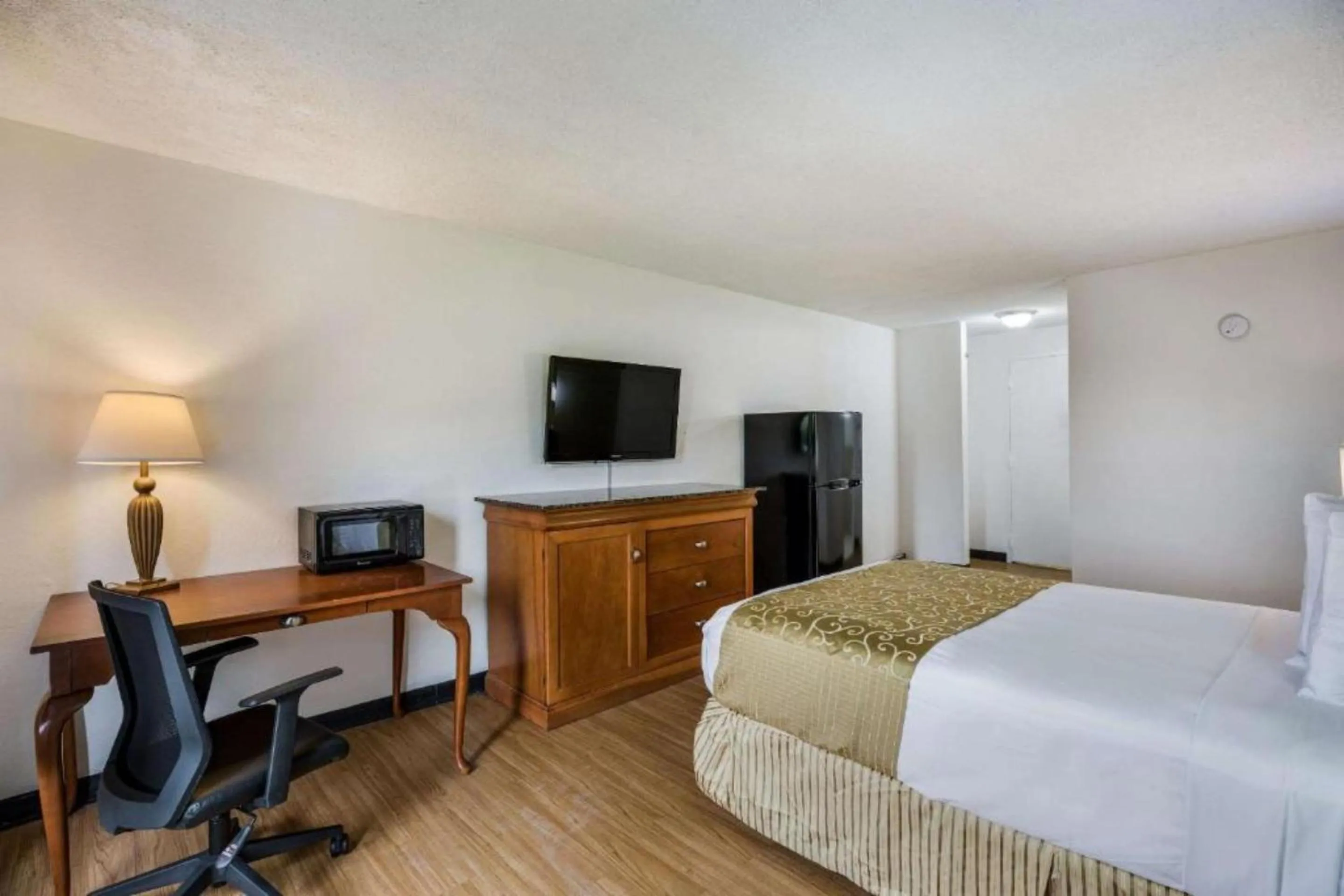 Bedroom, Bed in OYO Hotel Orlando Airport