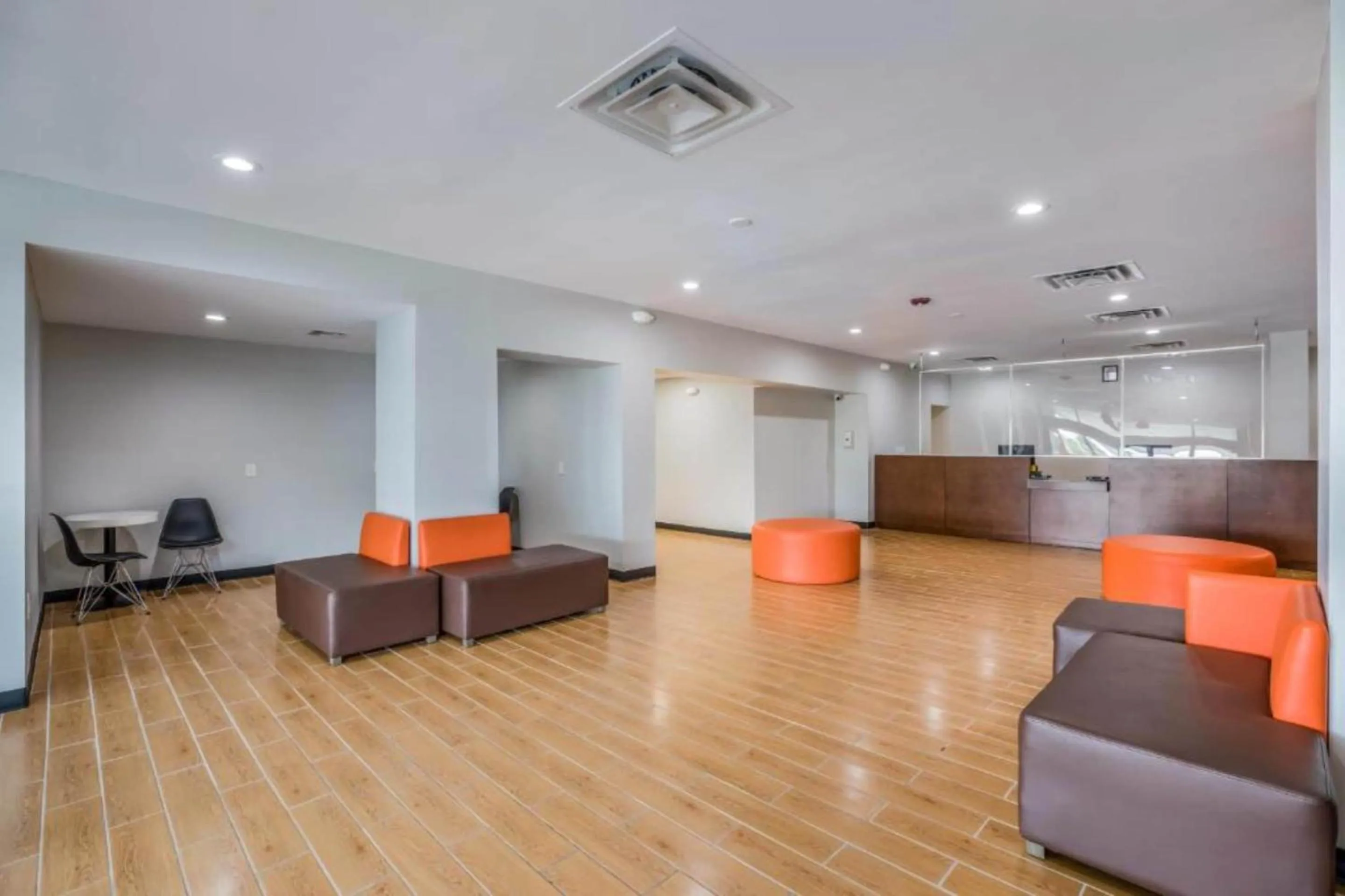 Lobby or reception in OYO Hotel Orlando Airport