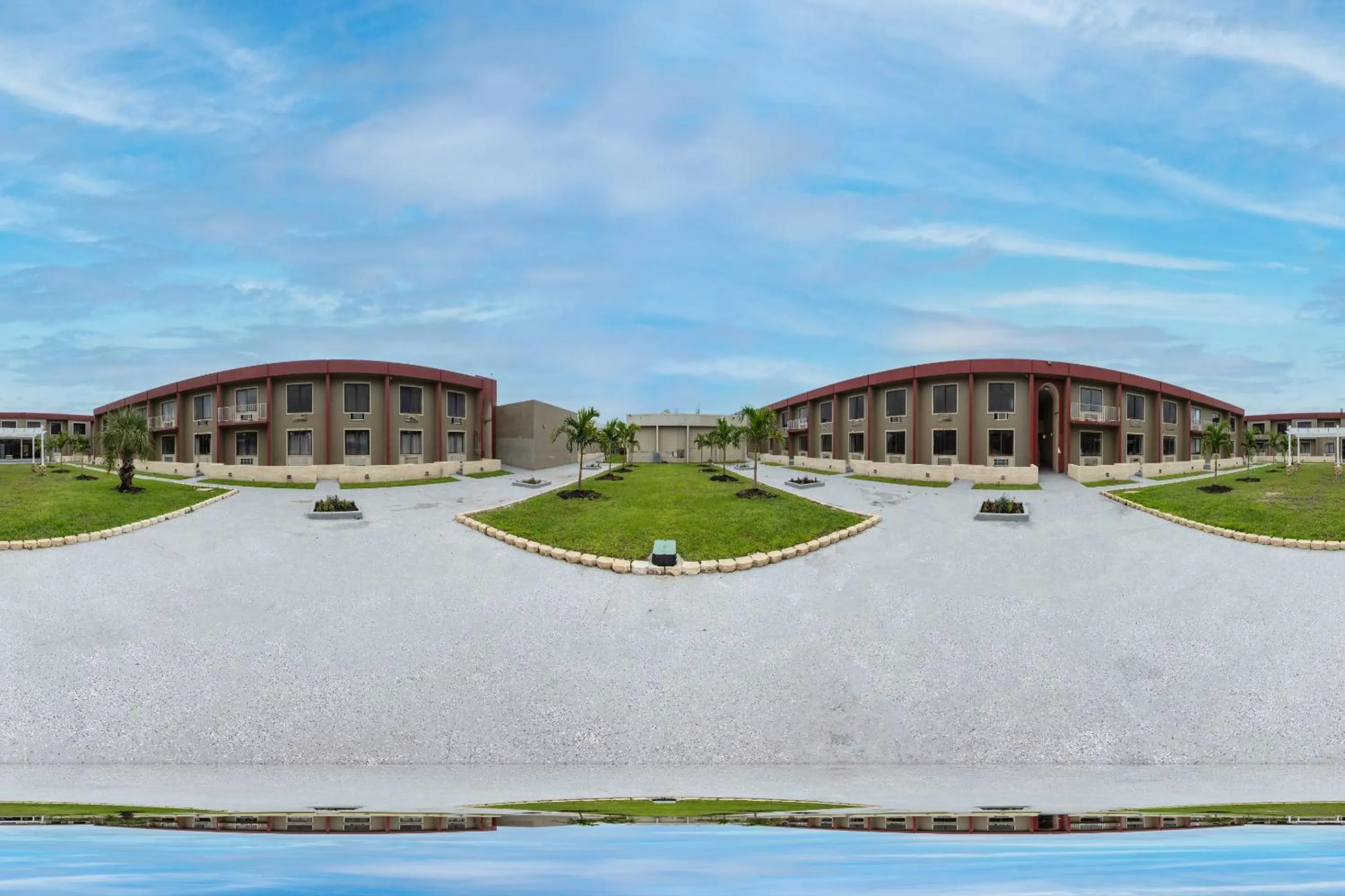 Facade/entrance in OYO Hotel Orlando Airport
