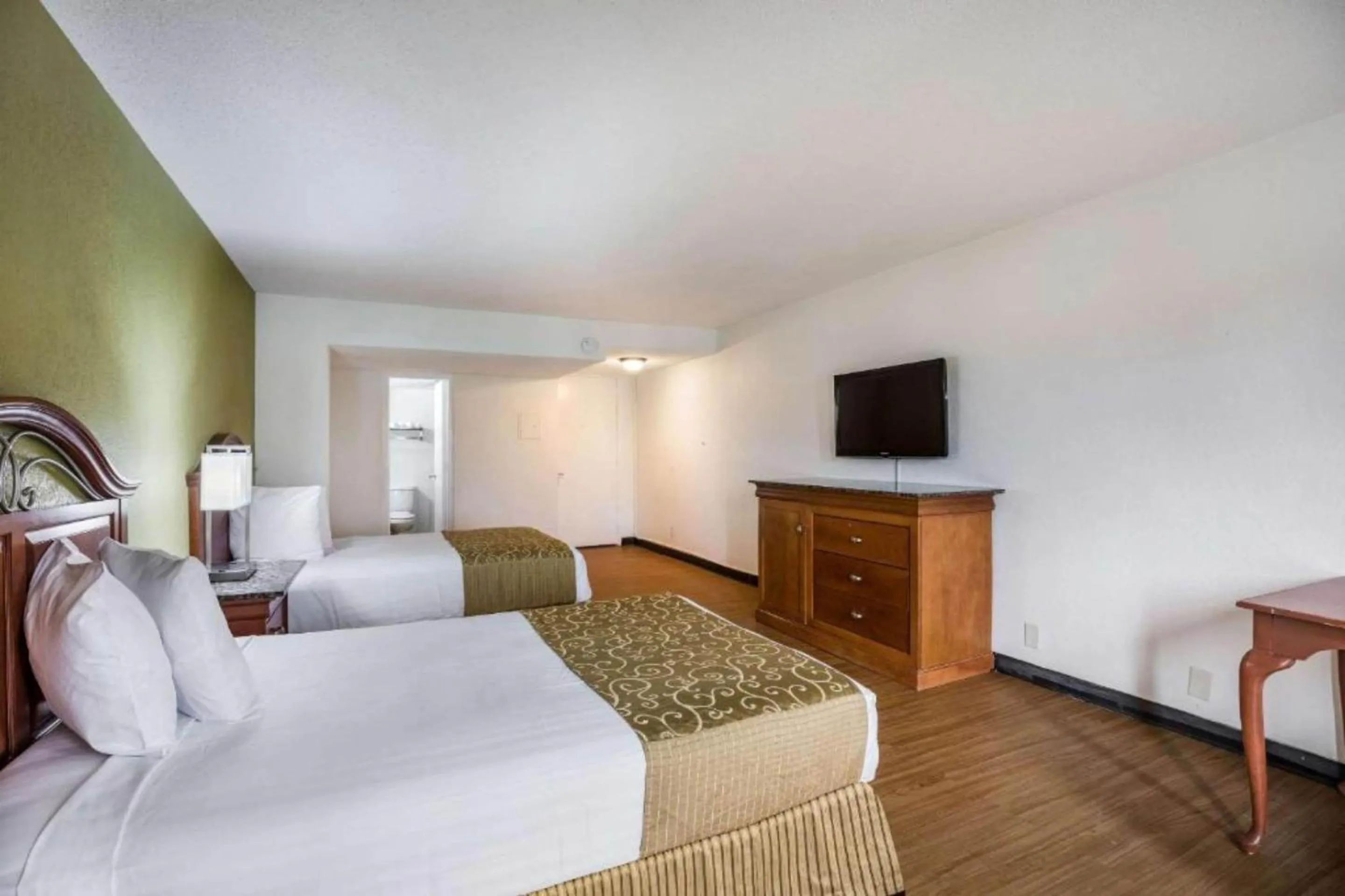 Bedroom, Bed in OYO Hotel Orlando Airport