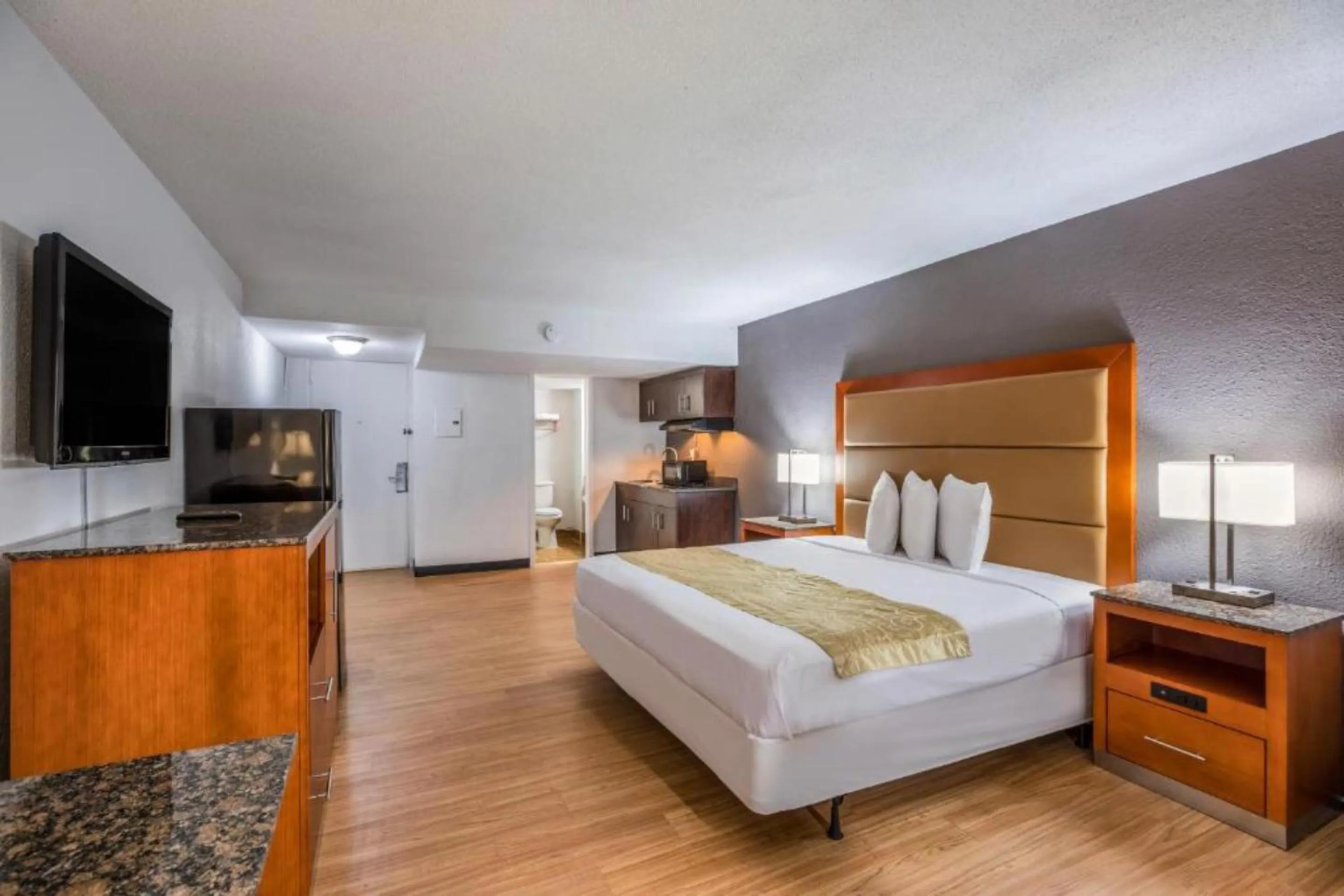 Bedroom, Bed in OYO Hotel Orlando Airport