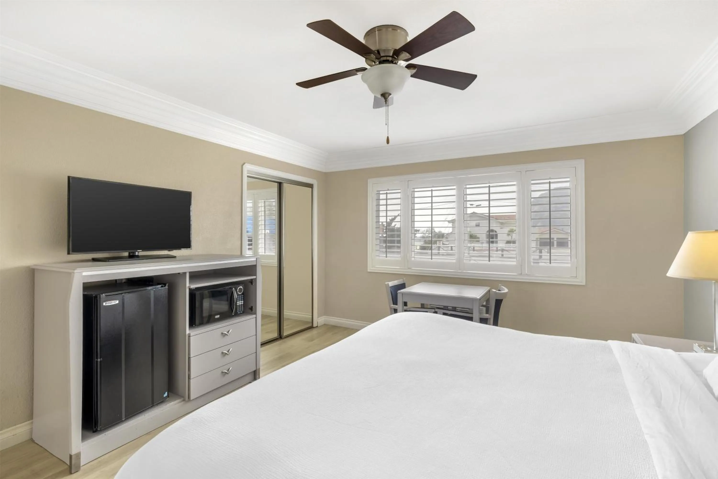 Bedroom, Bed in Best Western Tradewinds