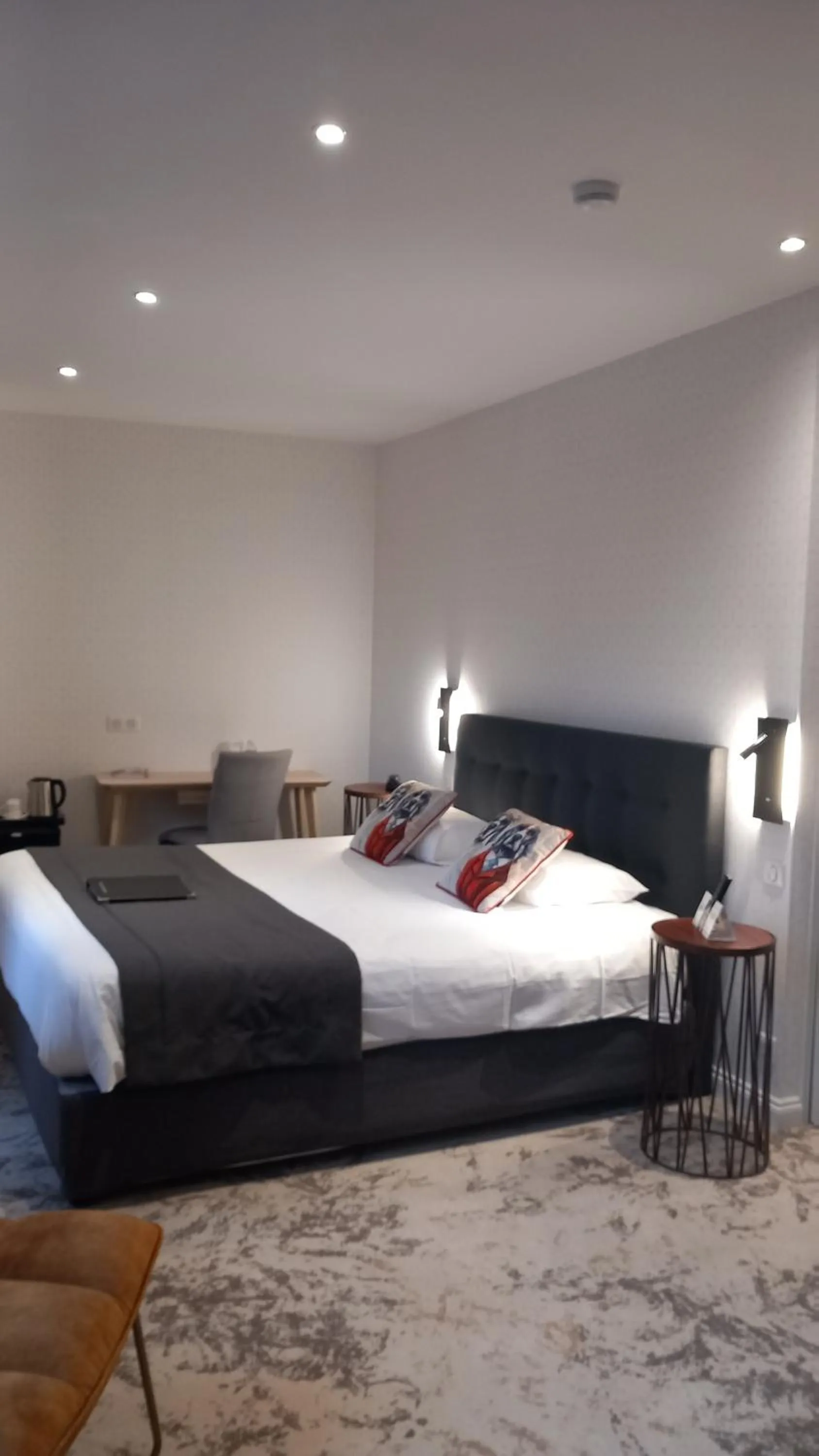 Photo of the whole room, Bed in Logis Hôtel & Restaurant - Les Hauts de Montreuil