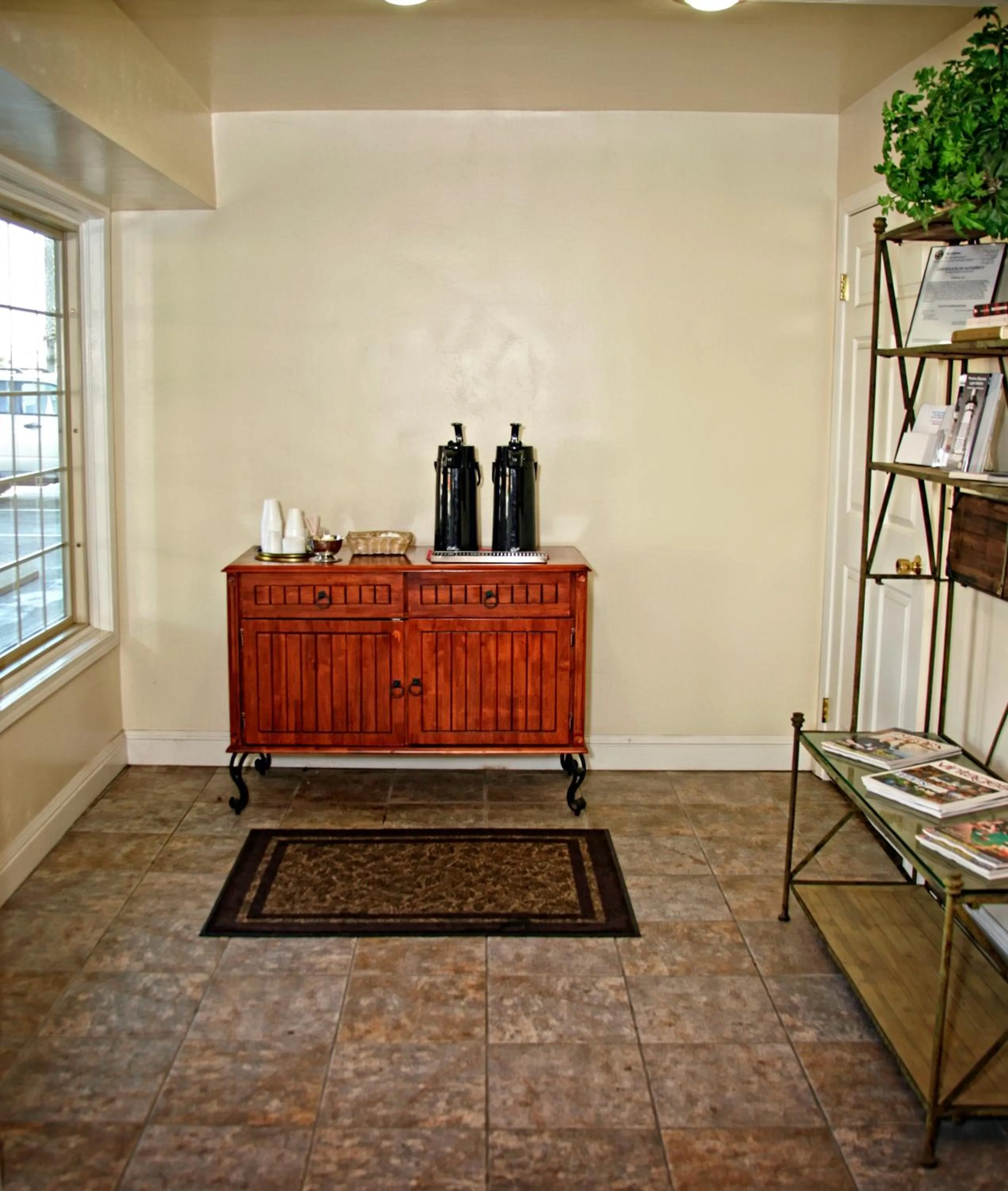 Coffee/tea facilities in Sands by the Sea Motel