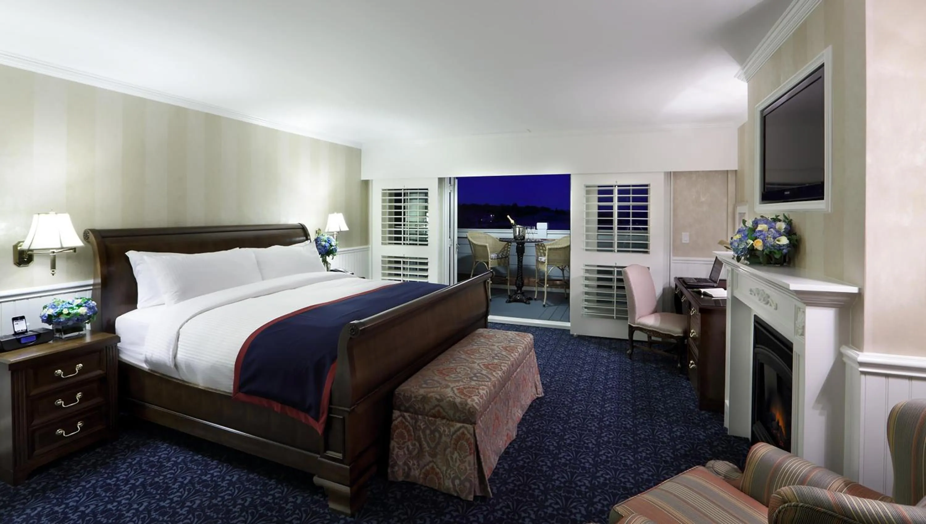 Bedroom, Bed in Madison Beach Hotel, Curio Collection by Hilton