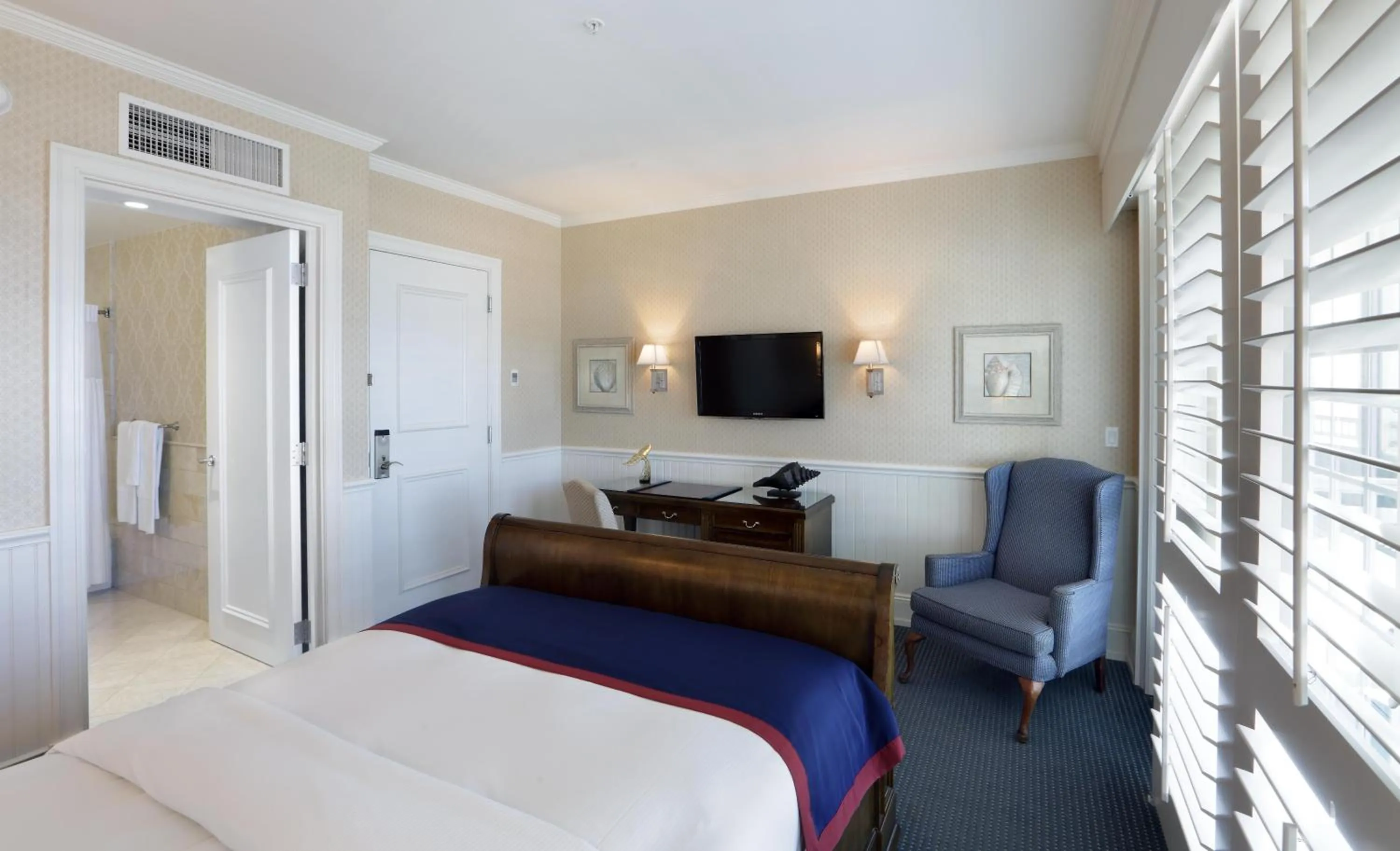 Bedroom, Bed in Madison Beach Hotel, Curio Collection by Hilton