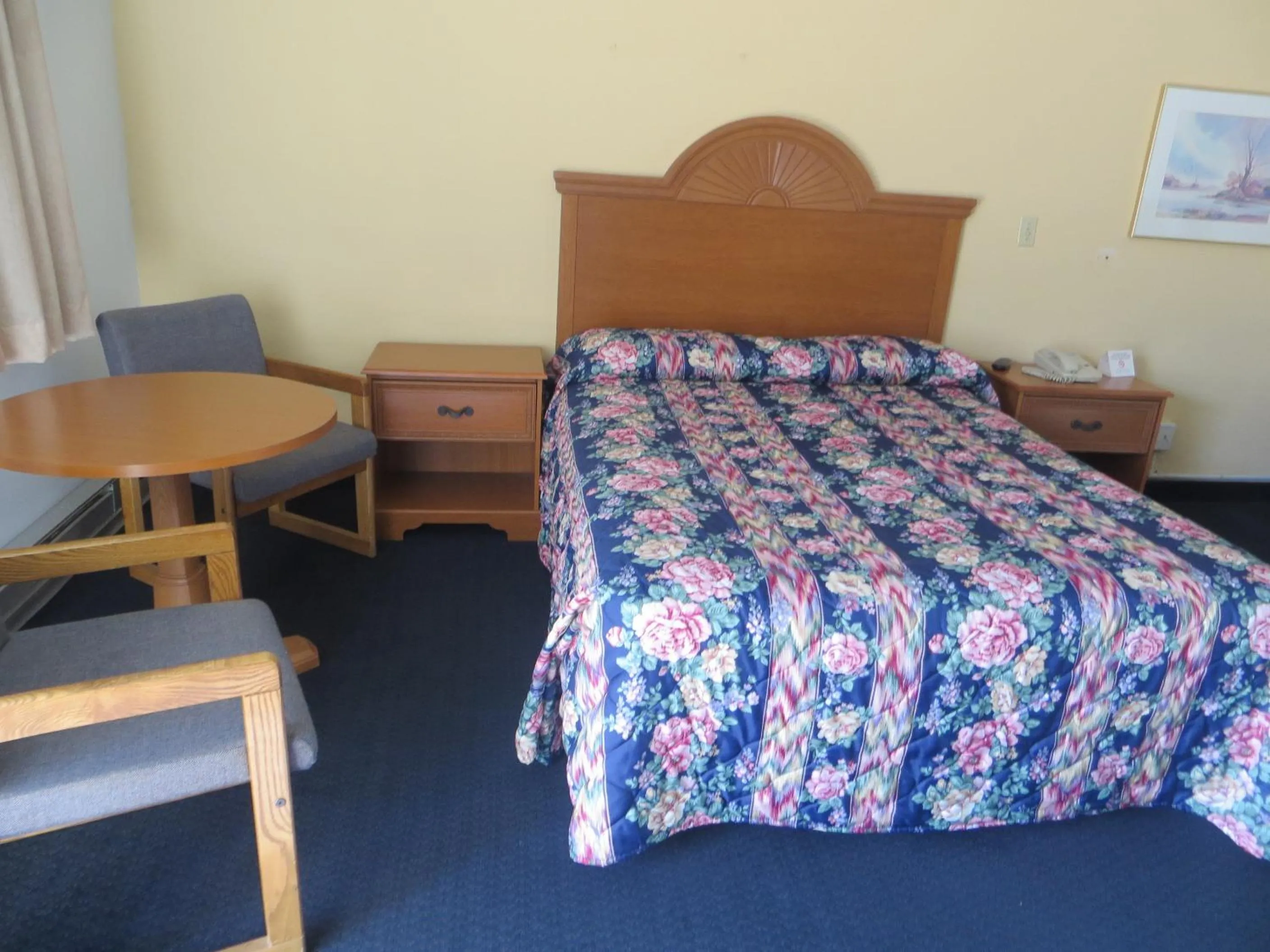 Bed in Budget Inn Adair