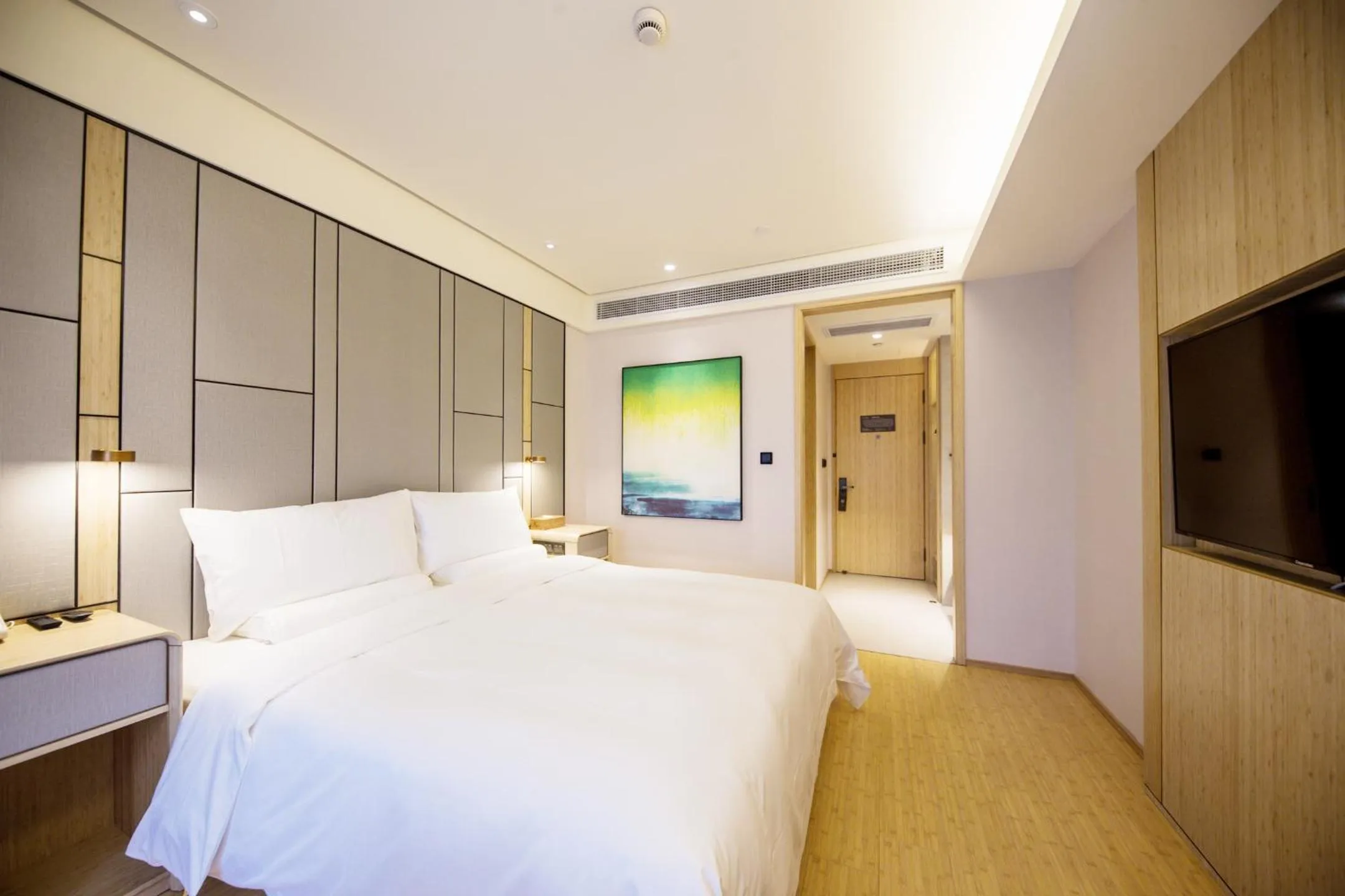 Bed in Ji Hotel Shanghai The Bund Jinling East Road