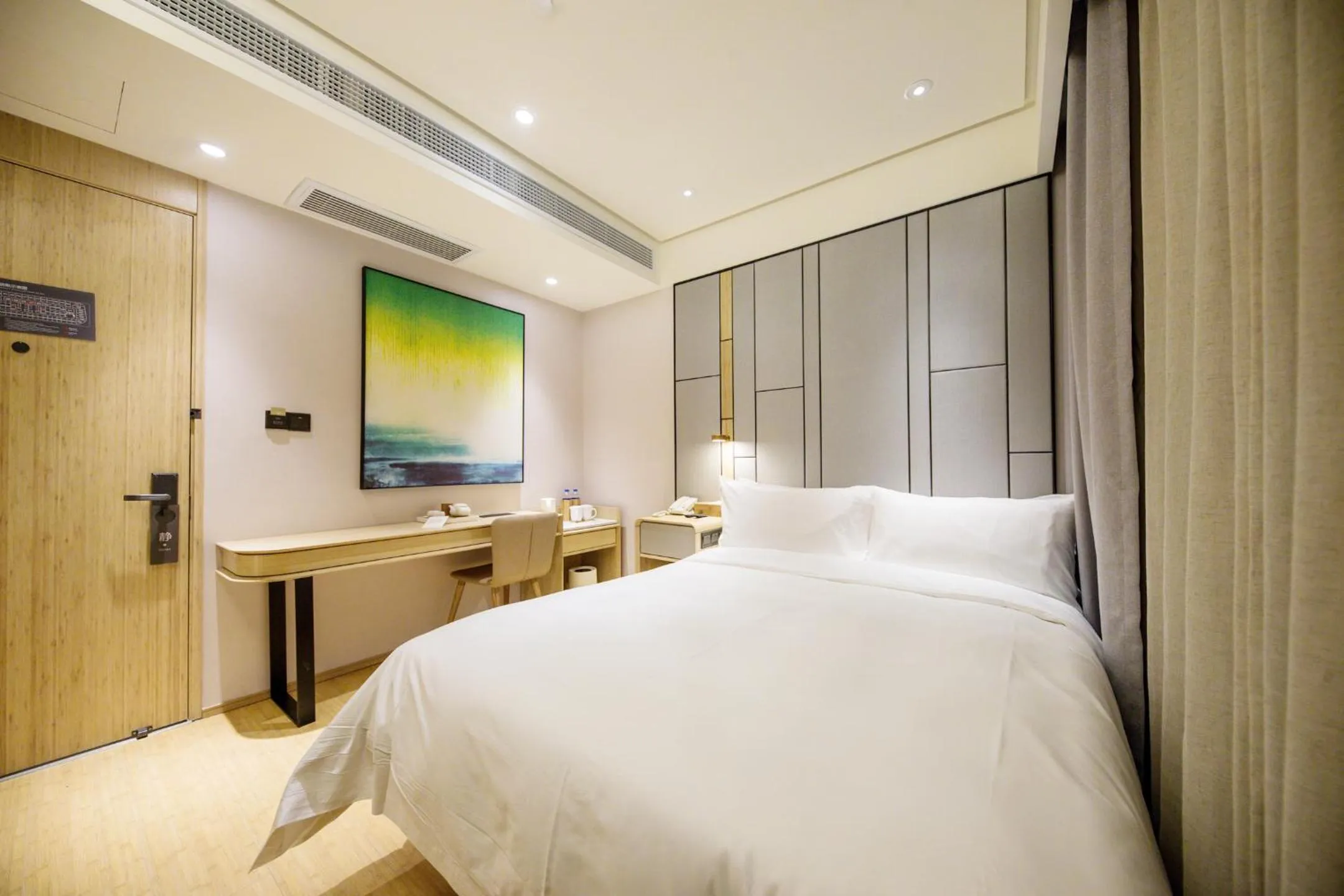 Bed in Ji Hotel Shanghai The Bund Jinling East Road
