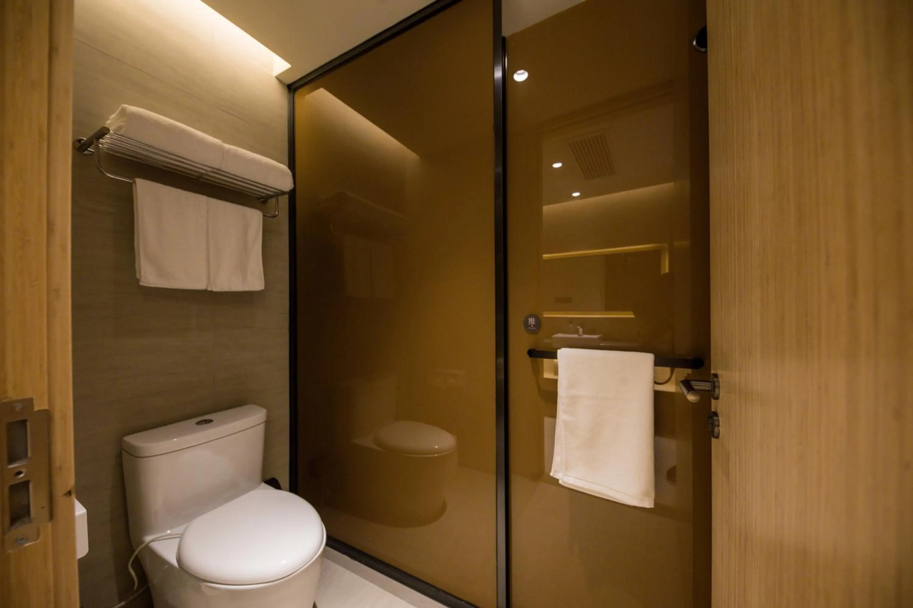 Ji Hotel Shanghai The Bund Jinling East Road