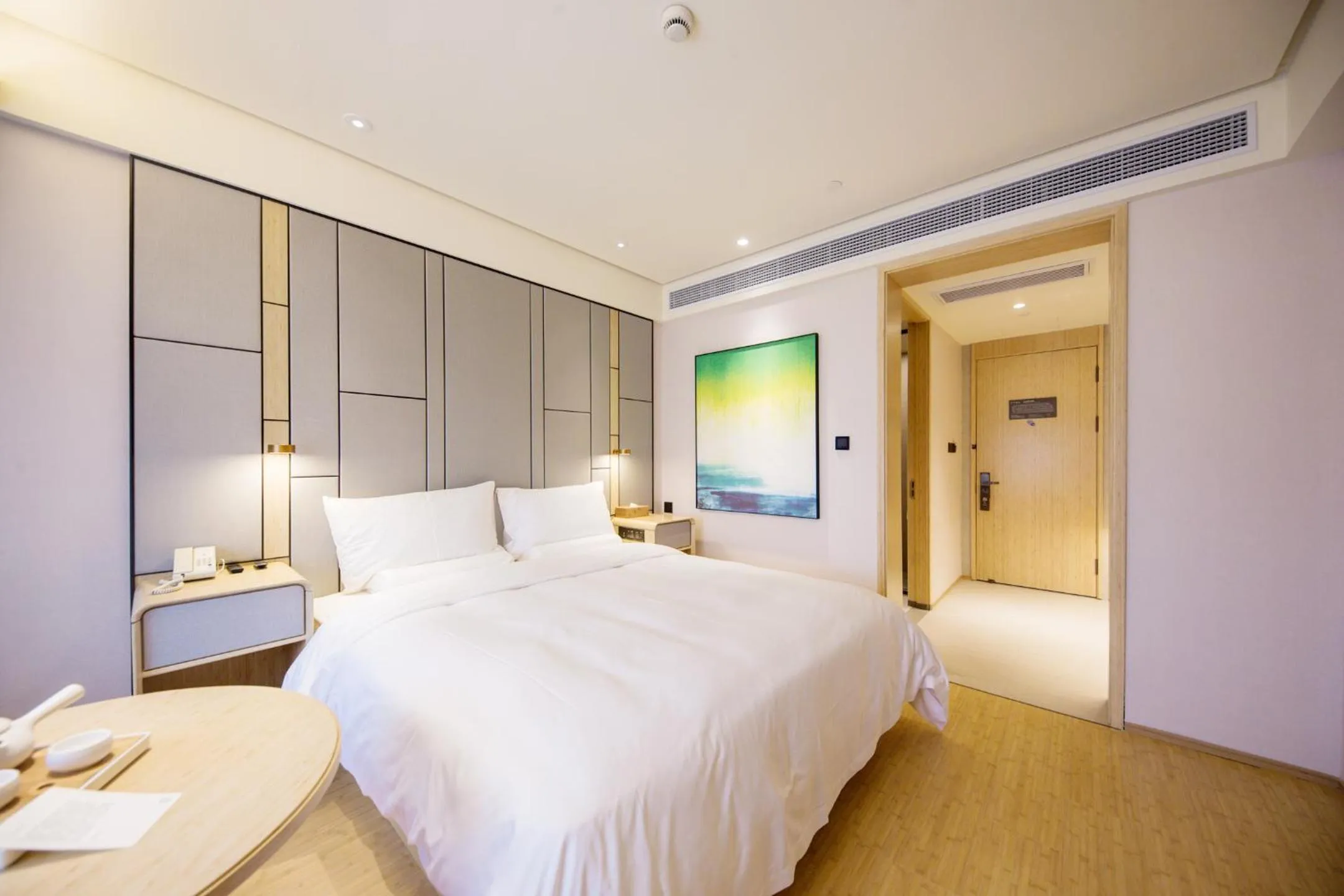 Bed in Ji Hotel Shanghai The Bund Jinling East Road