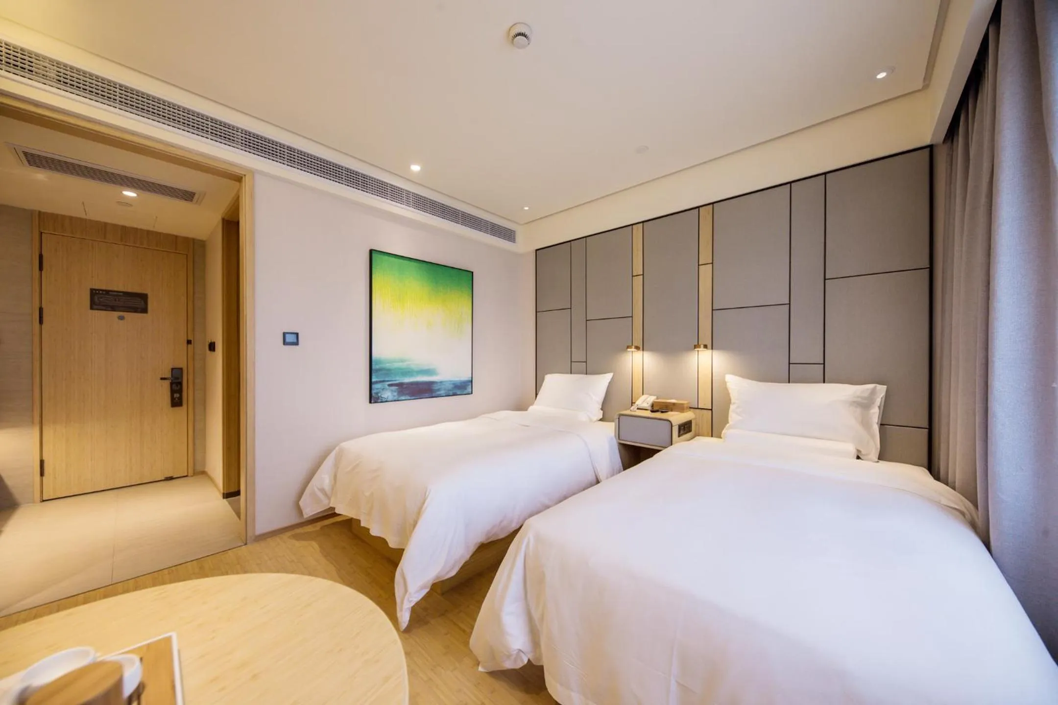 Bed in Ji Hotel Shanghai The Bund Jinling East Road