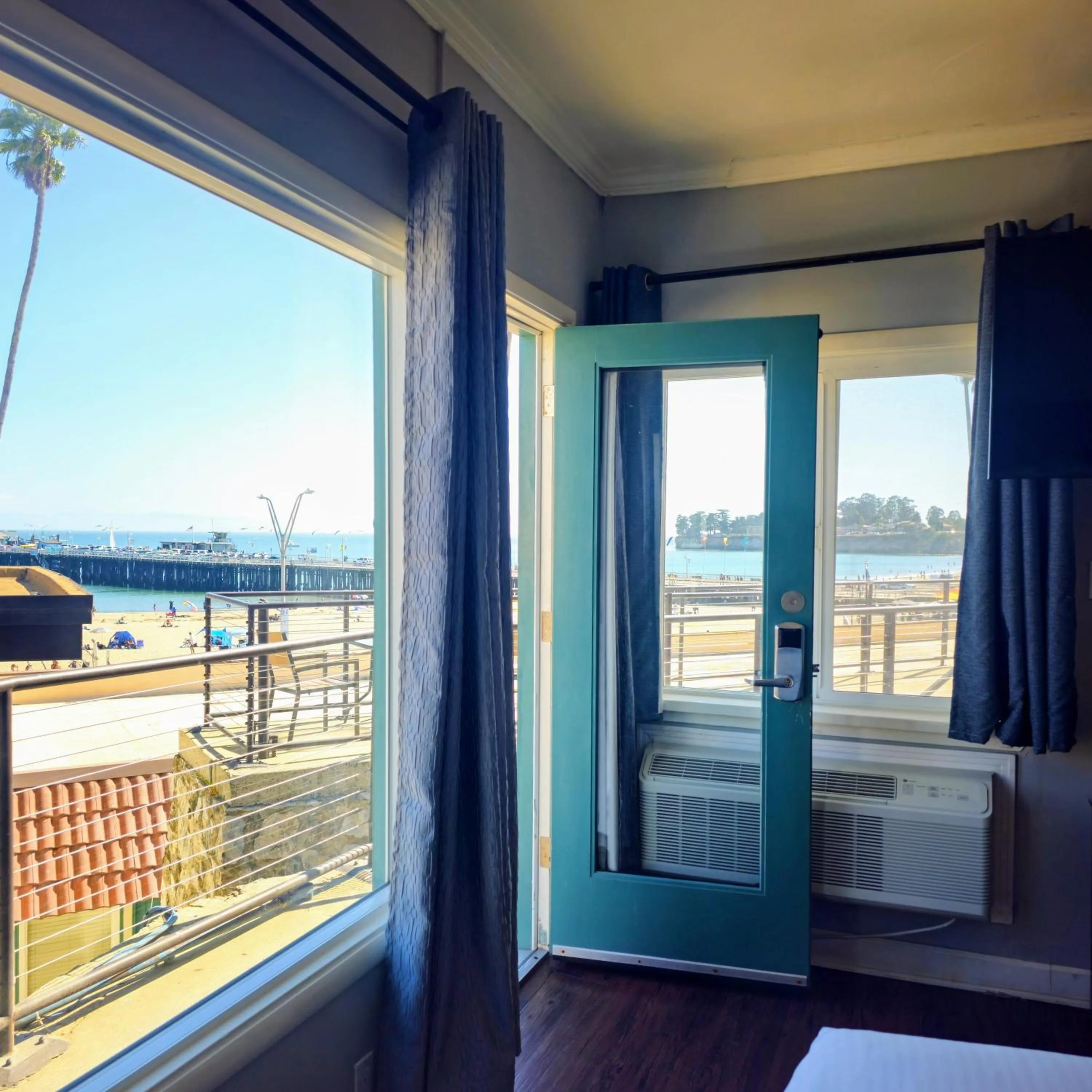 Sea view, Bed in Casablanca Inn on The Beach