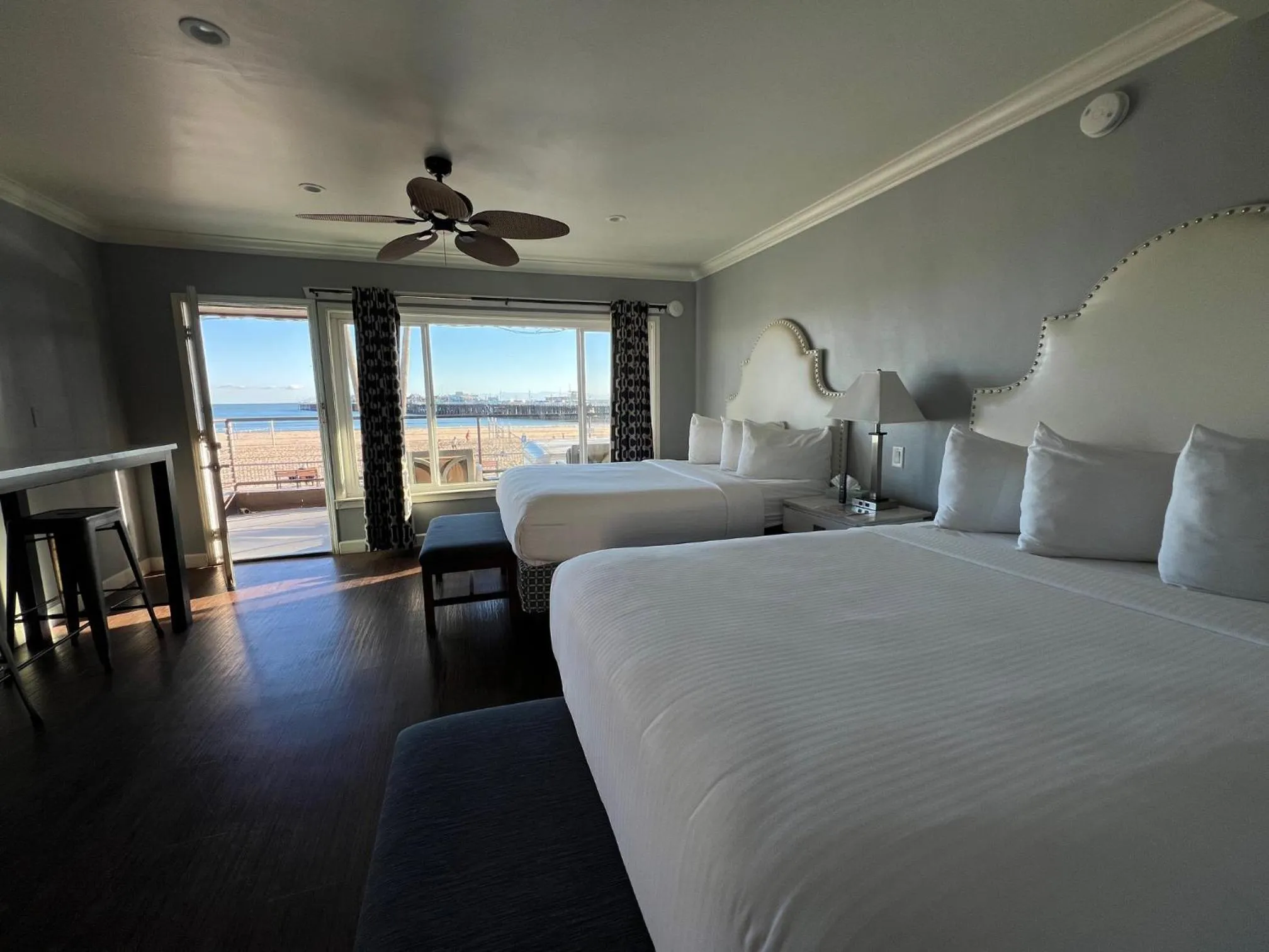 Sea view, Bed in Casablanca Inn on The Beach