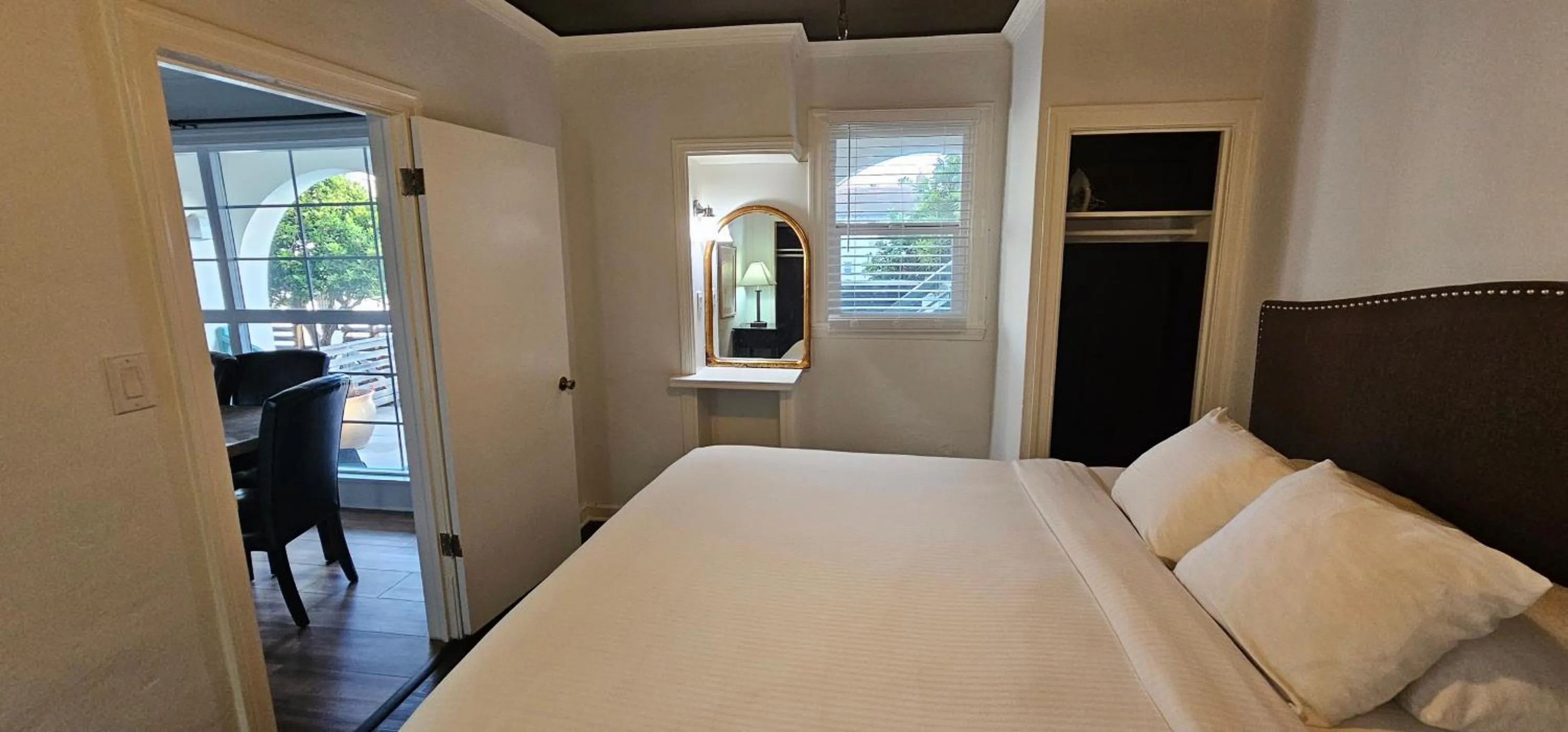 Bed in Casablanca Inn on The Beach