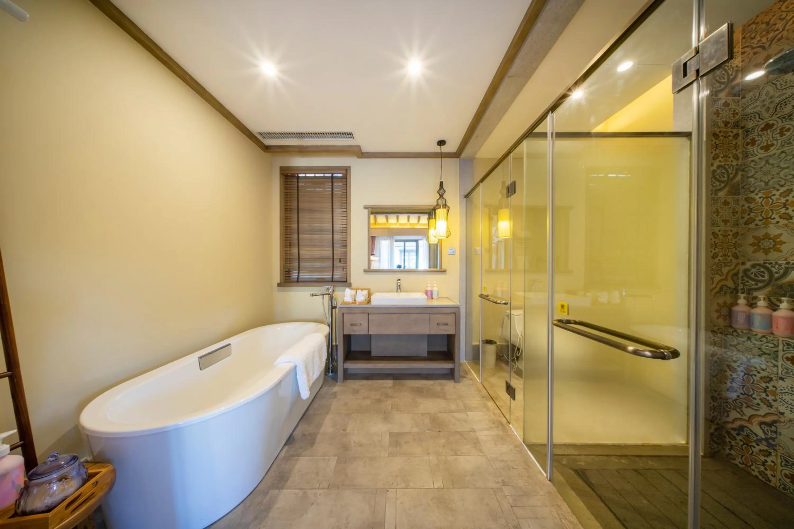 Blossom Hill Yuejingzhuang Hotel