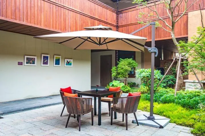 Blossom Hill Yuejingzhuang Hotel