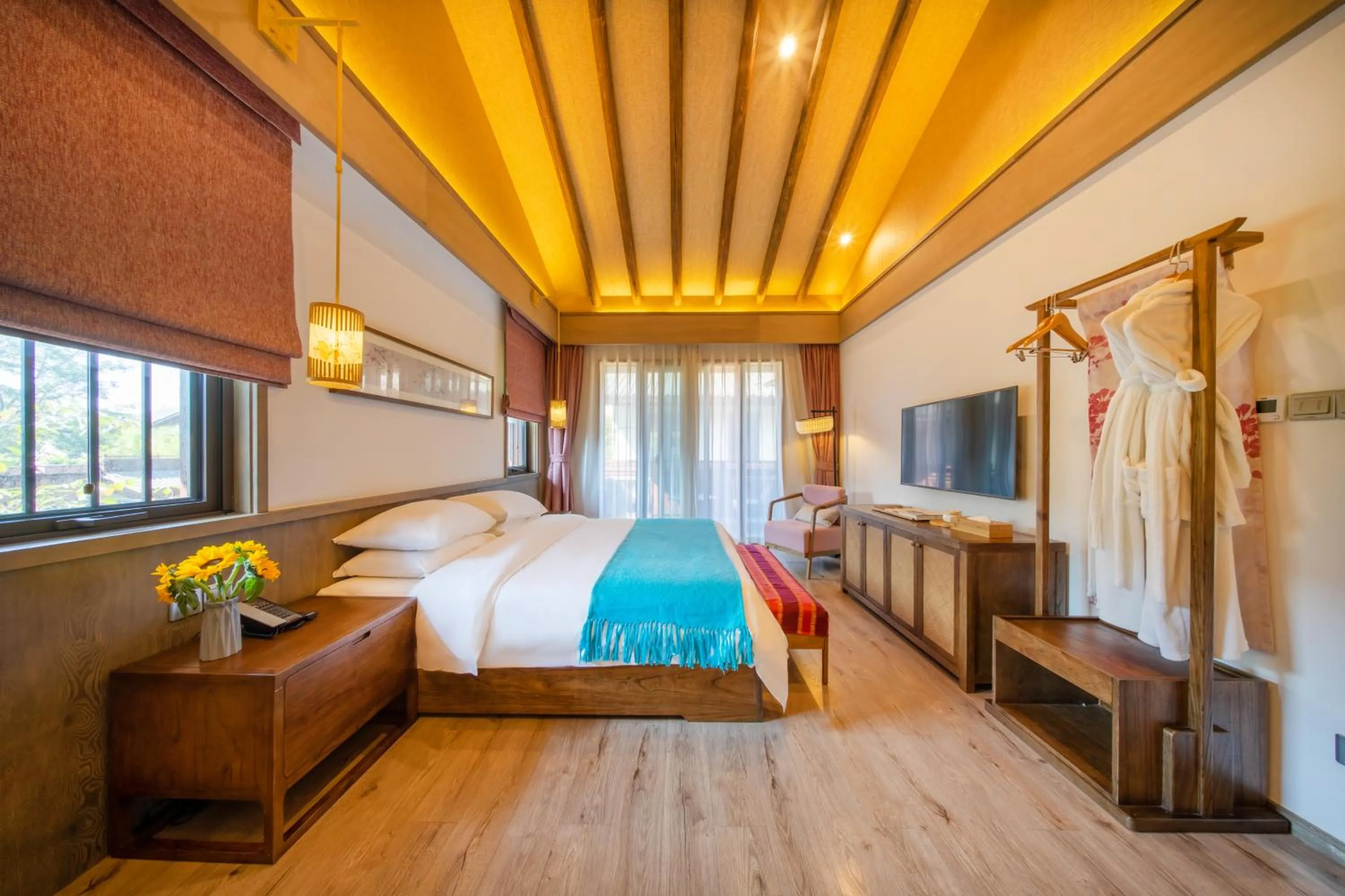 Bed in Blossom Hill Yuejingzhuang Hotel