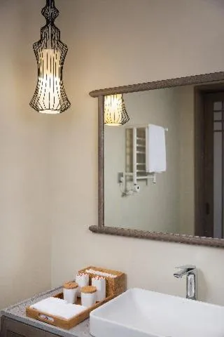 Blossom Hill Yuejingzhuang Hotel