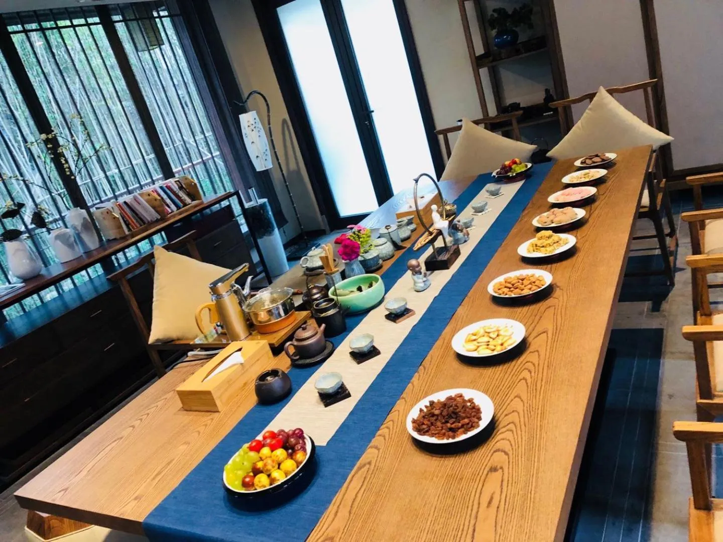 Blossom Hill Yuejingzhuang Hotel