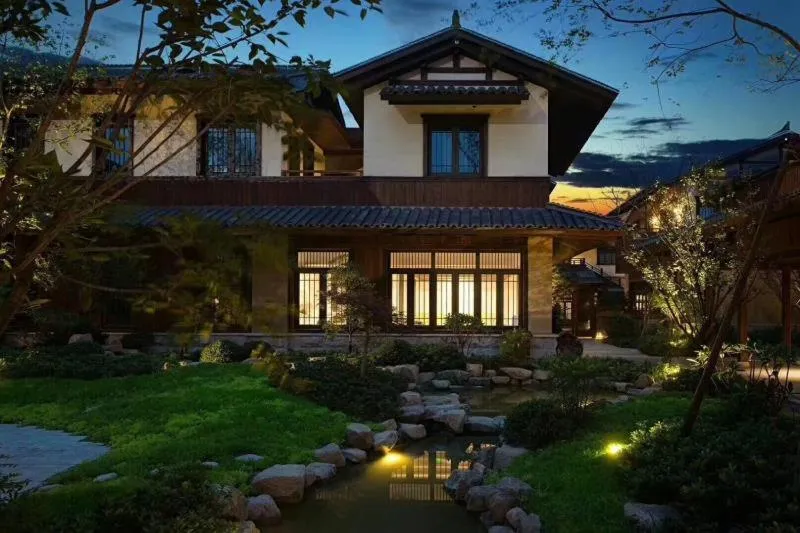 Blossom Hill Yuejingzhuang Hotel