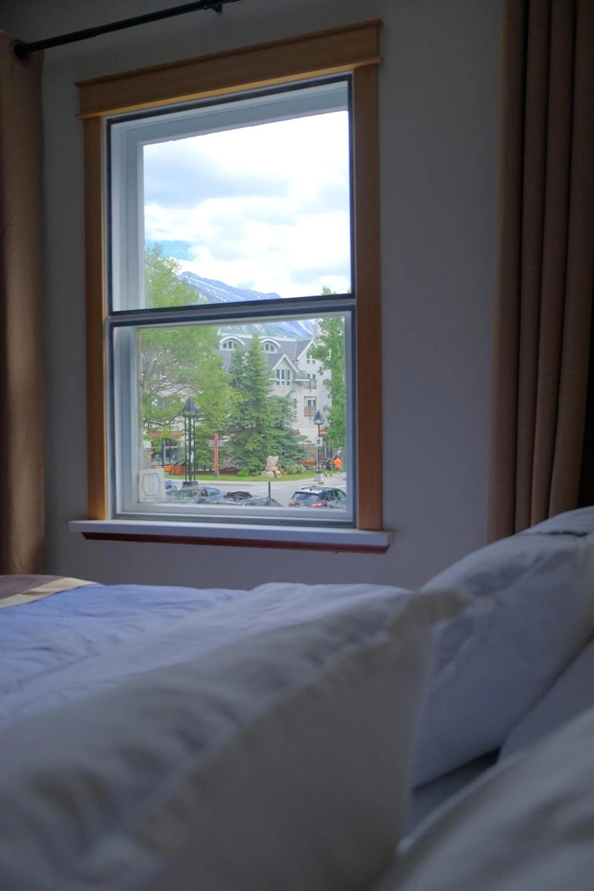 Bedroom, Bed in Riverfront Estate Bed&Breakfast Banff