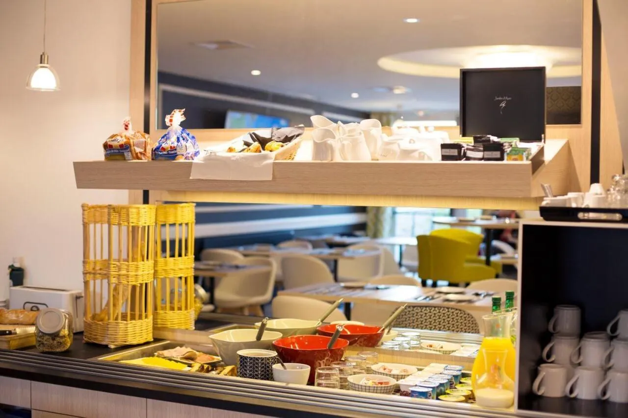 Food in Urban Style Hotel de France