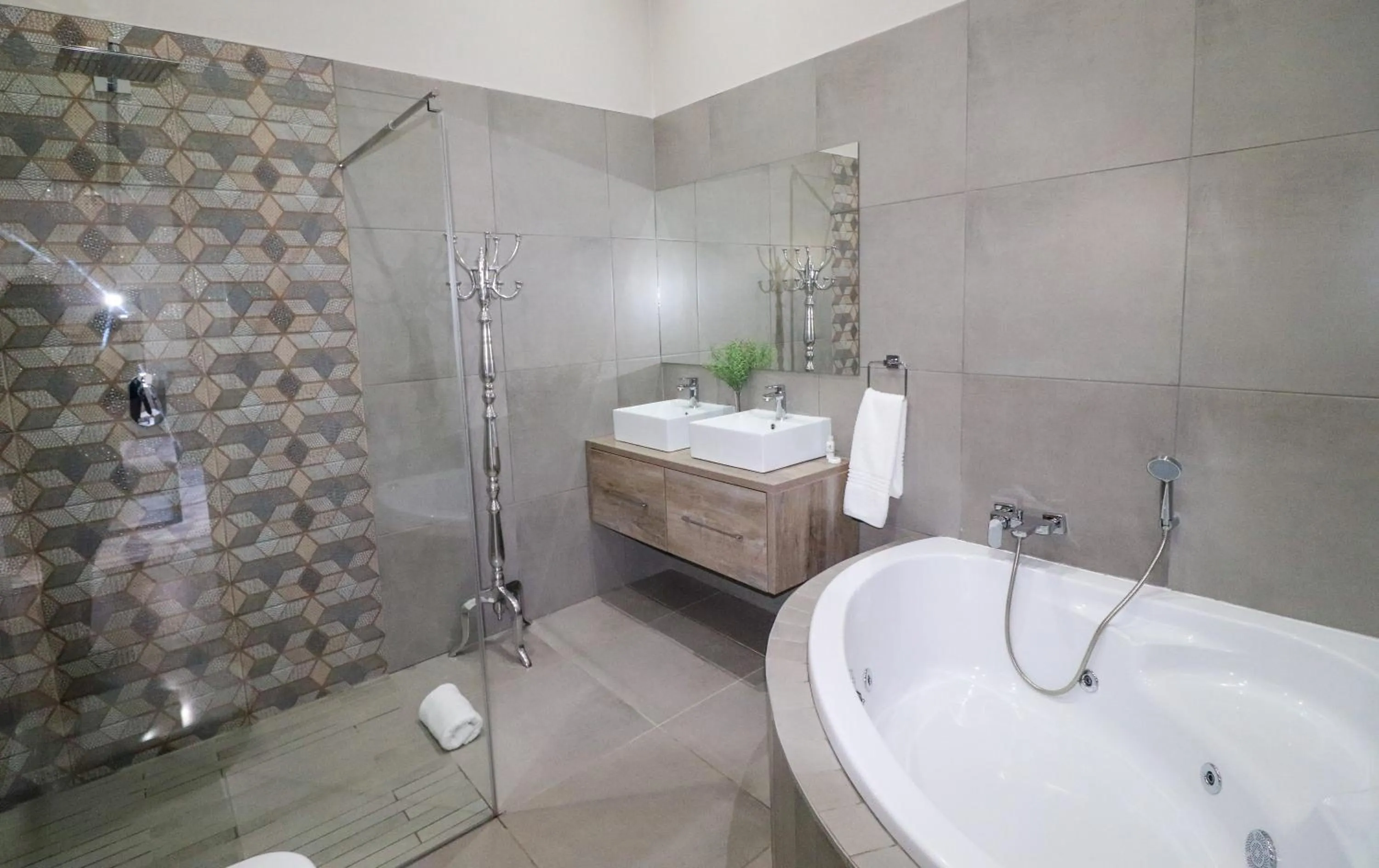 Shower in Stonehill Villa