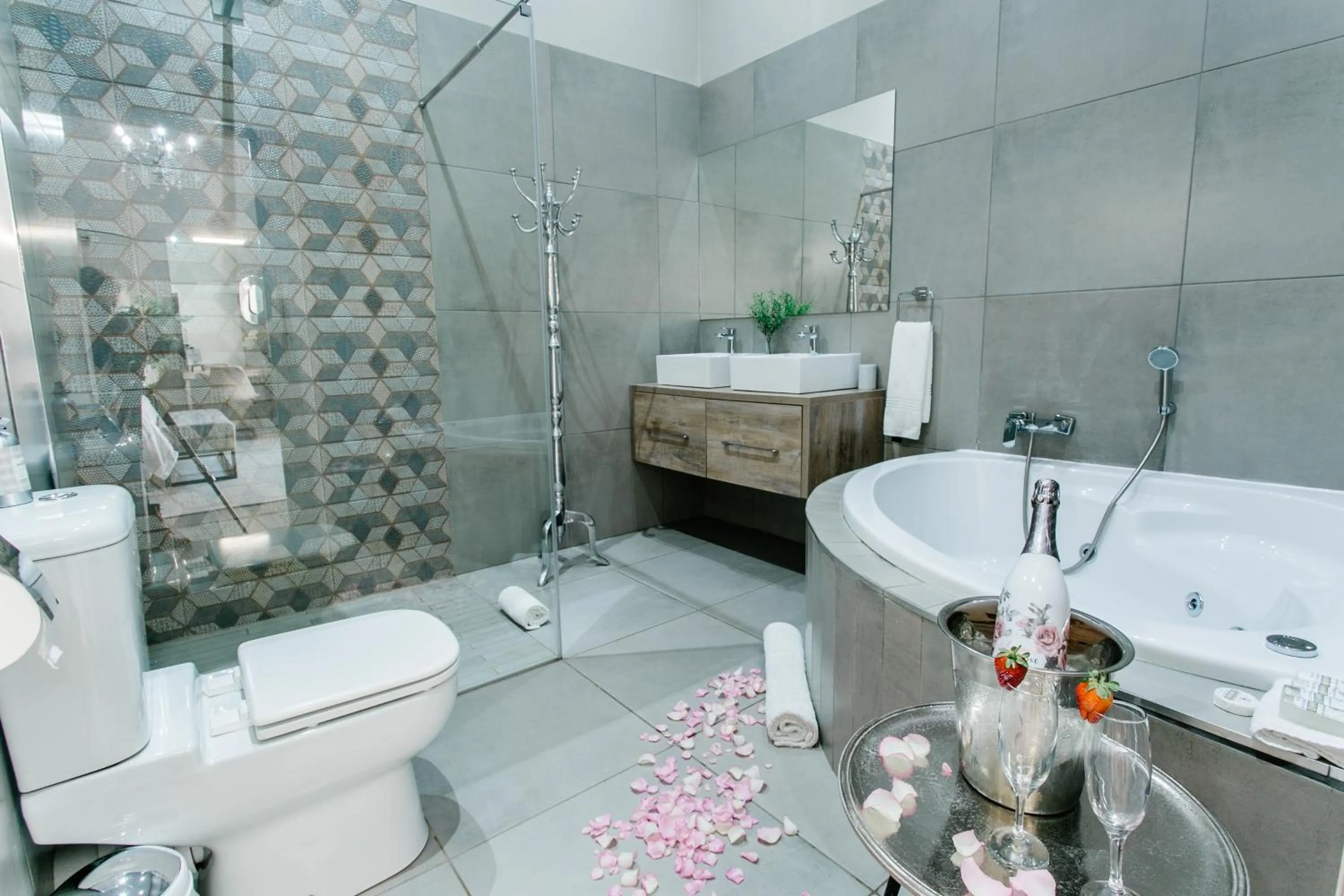 Shower in Stonehill Villa