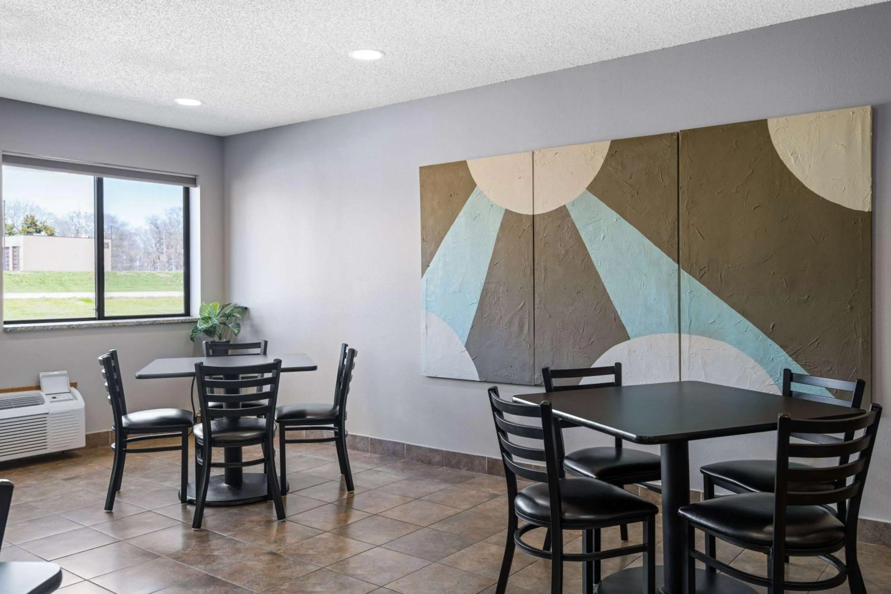 Restaurant/places to eat in Super 8 by Wyndham Humboldt