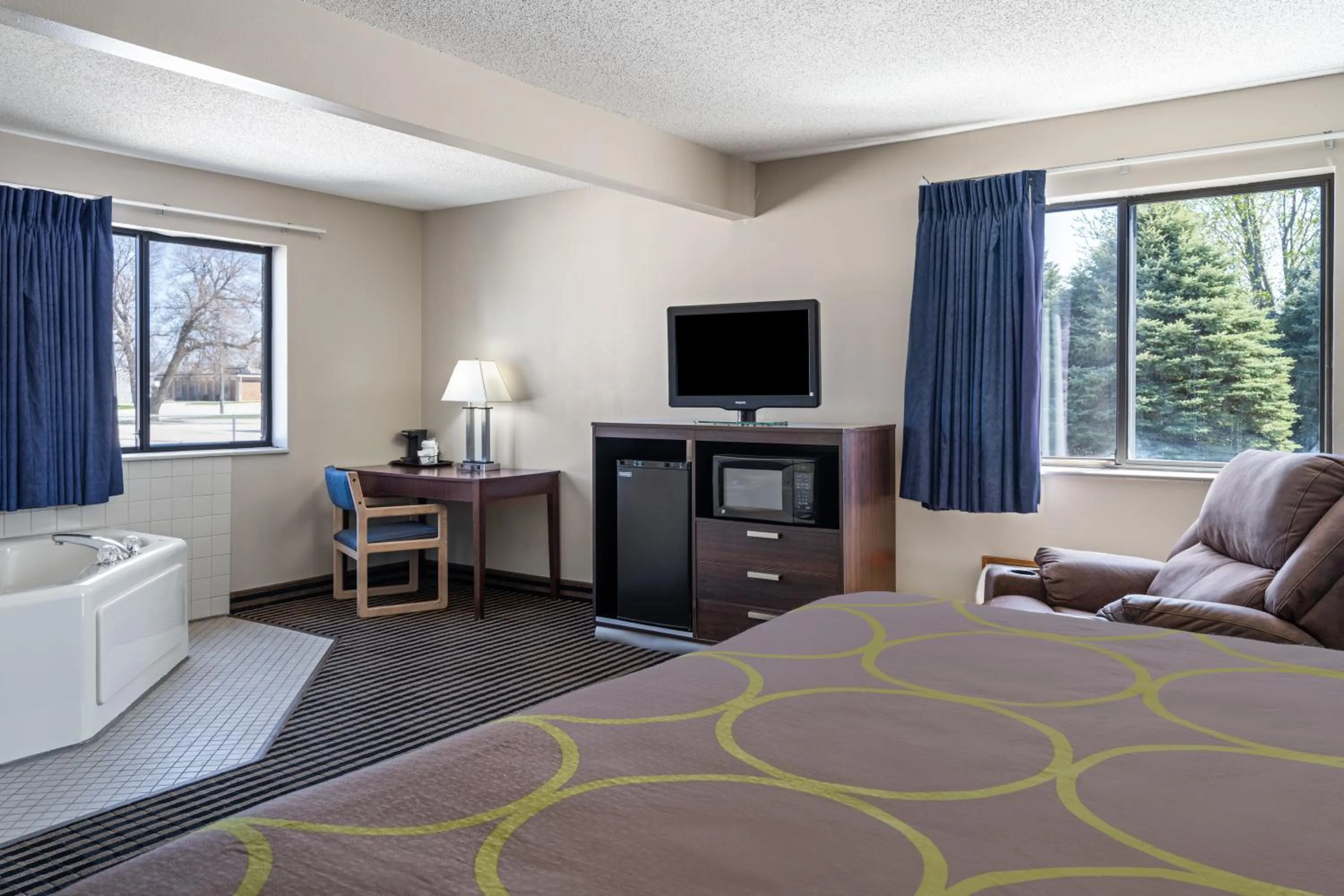 Bed in Super 8 by Wyndham Humboldt