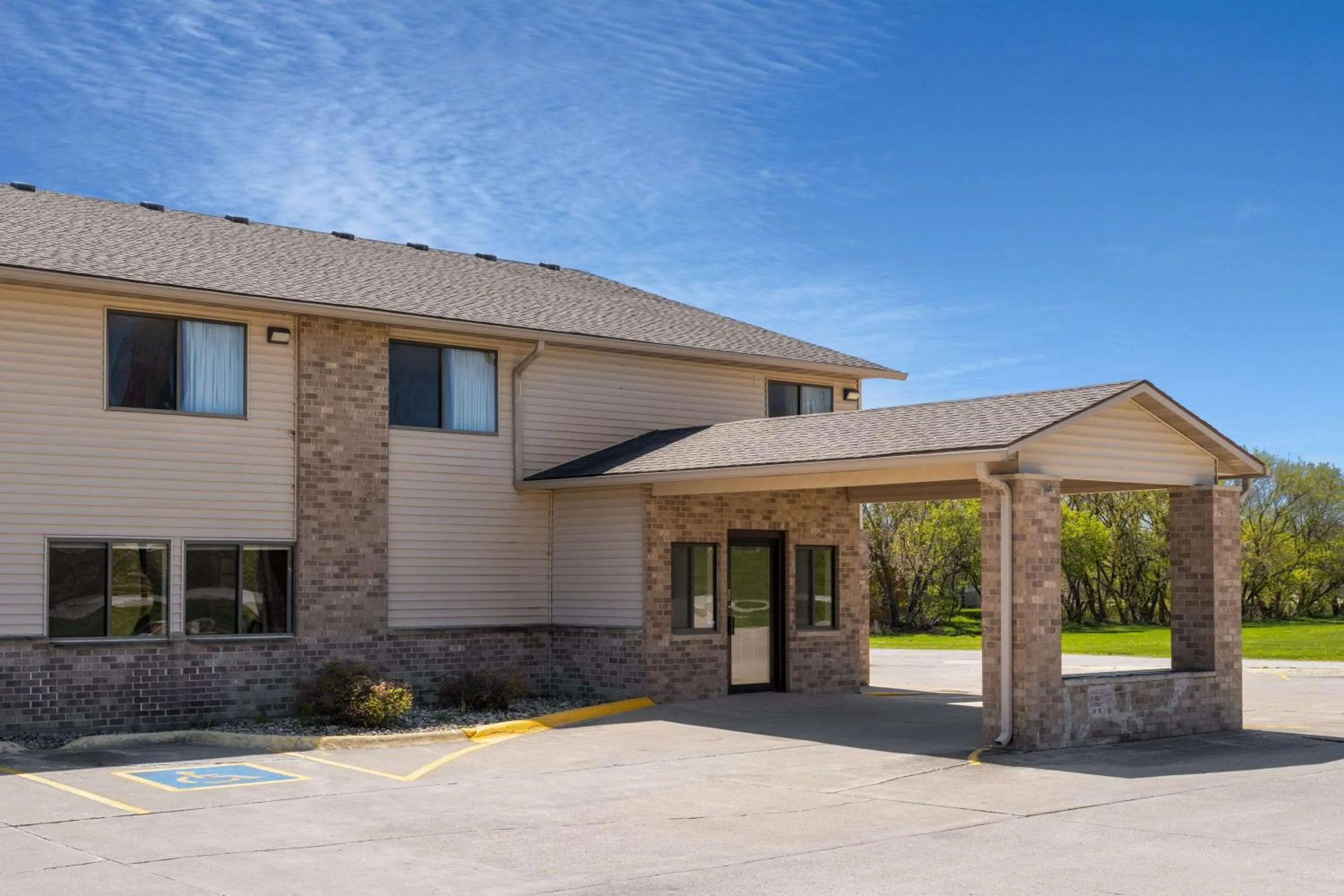 Property building in Super 8 by Wyndham Humboldt