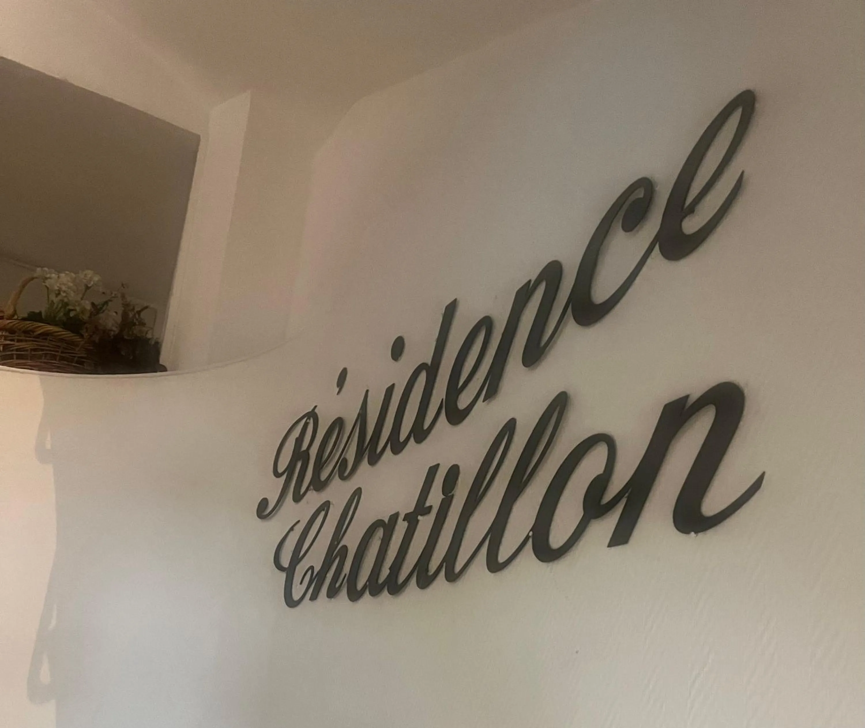 Property logo or sign in Hôtel Résidence Châtillon