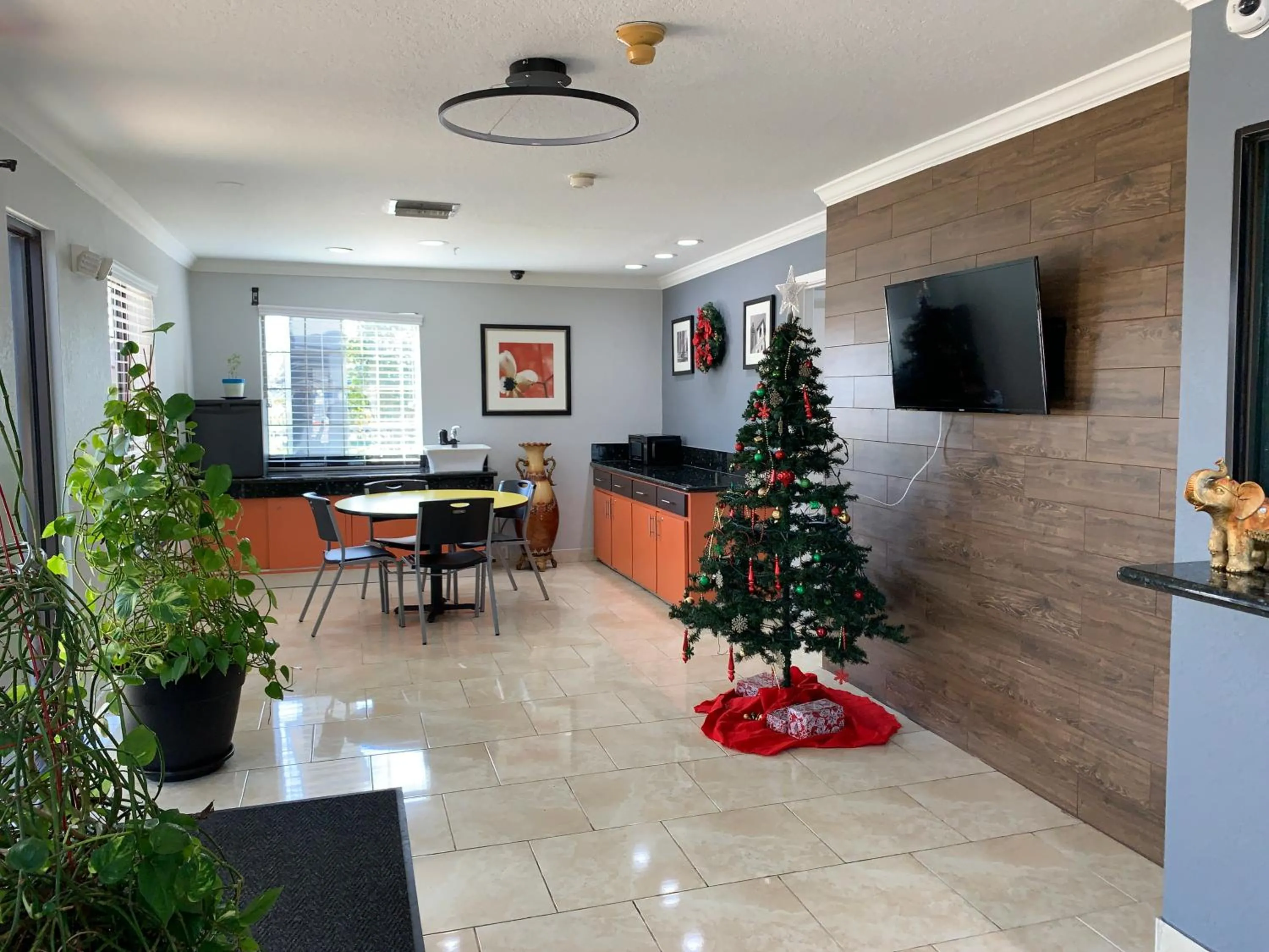 Lobby or reception in Sunrise Inn & Suites