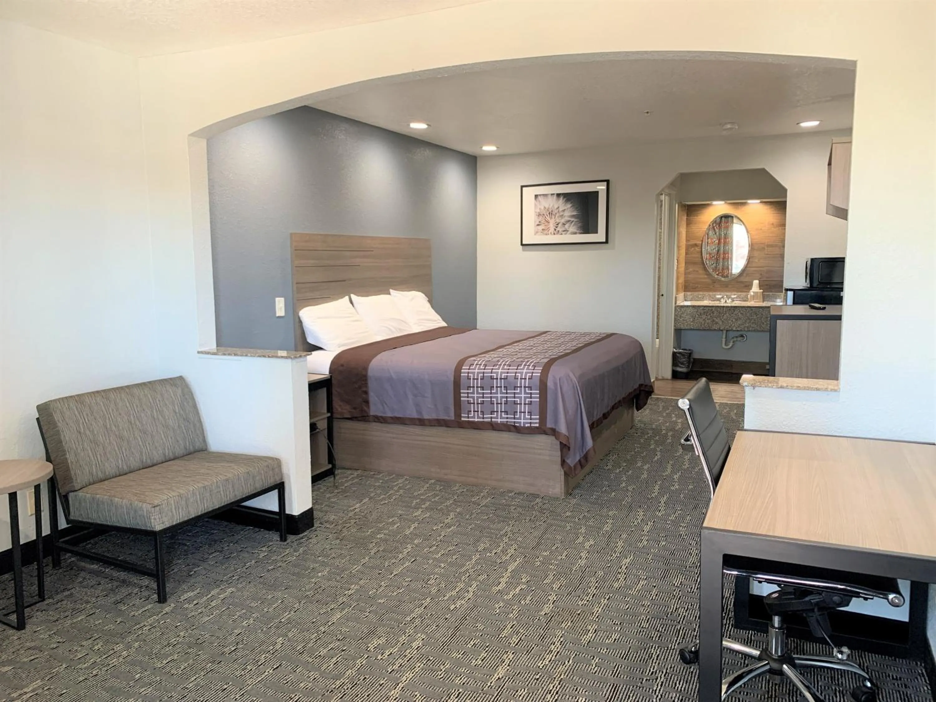 Bed in Sunrise Inn & Suites