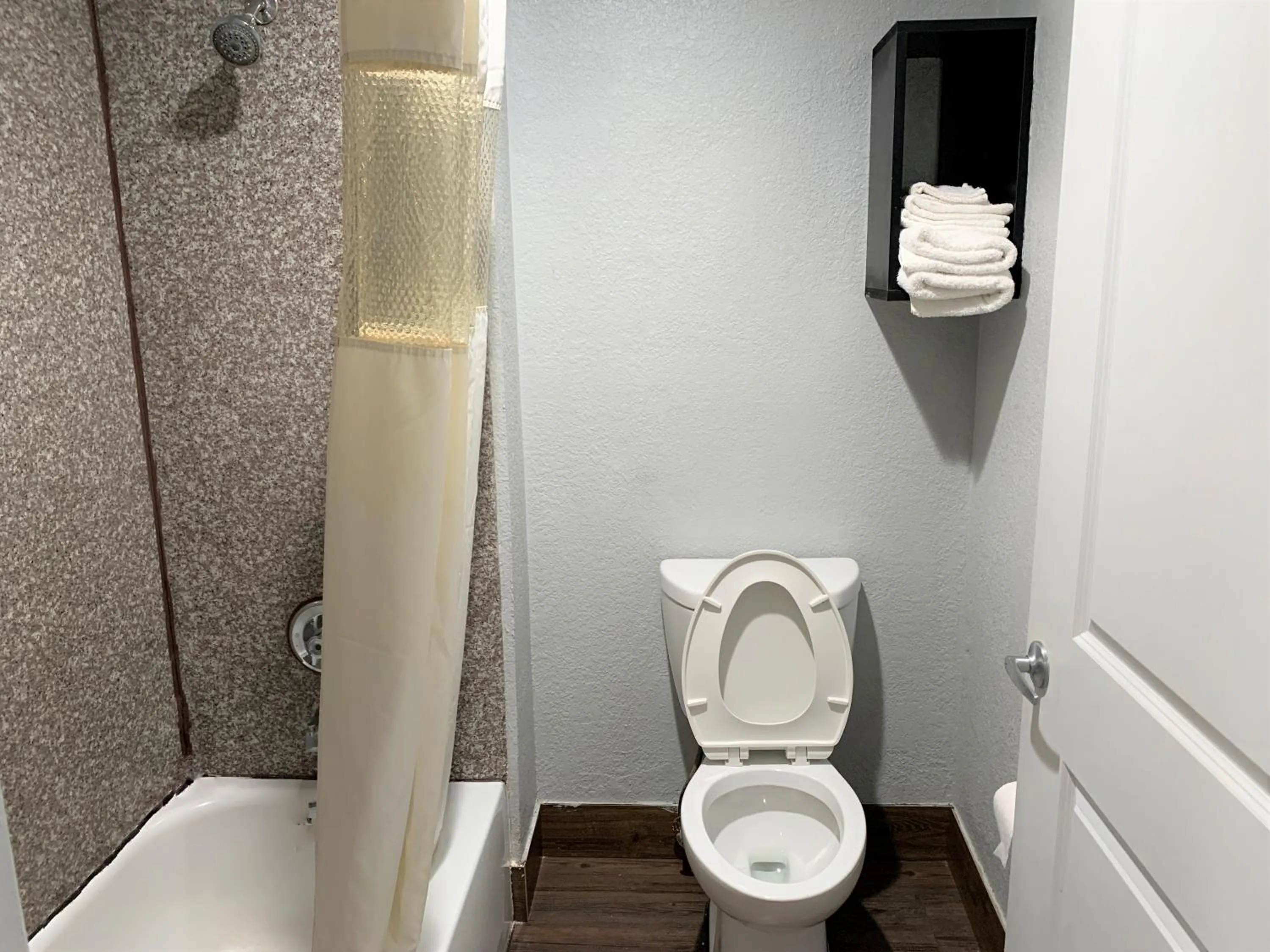 Bathroom in Sunrise Inn & Suites