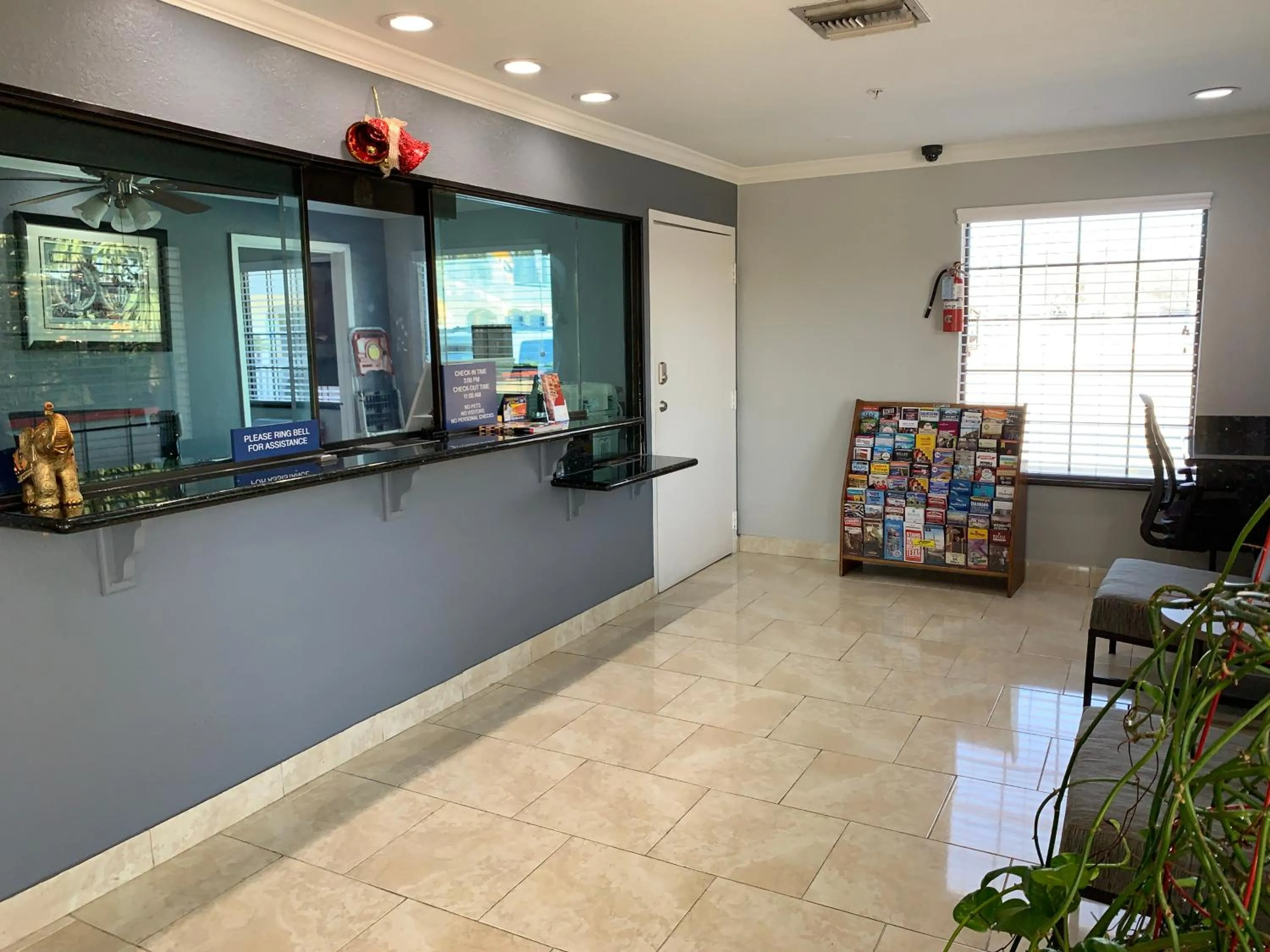 Lobby or reception in Sunrise Inn & Suites
