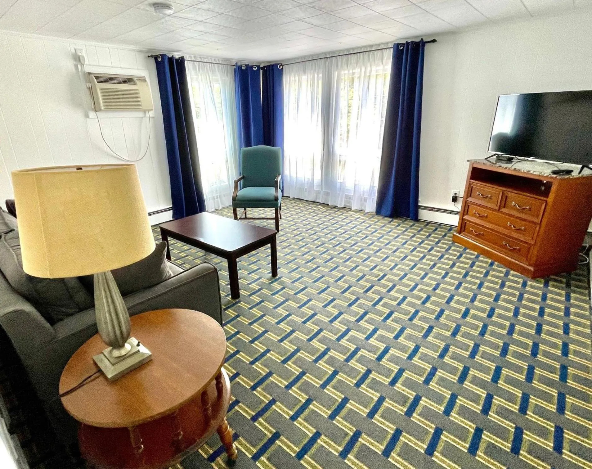 Seating area in Ocean Breeze Motel