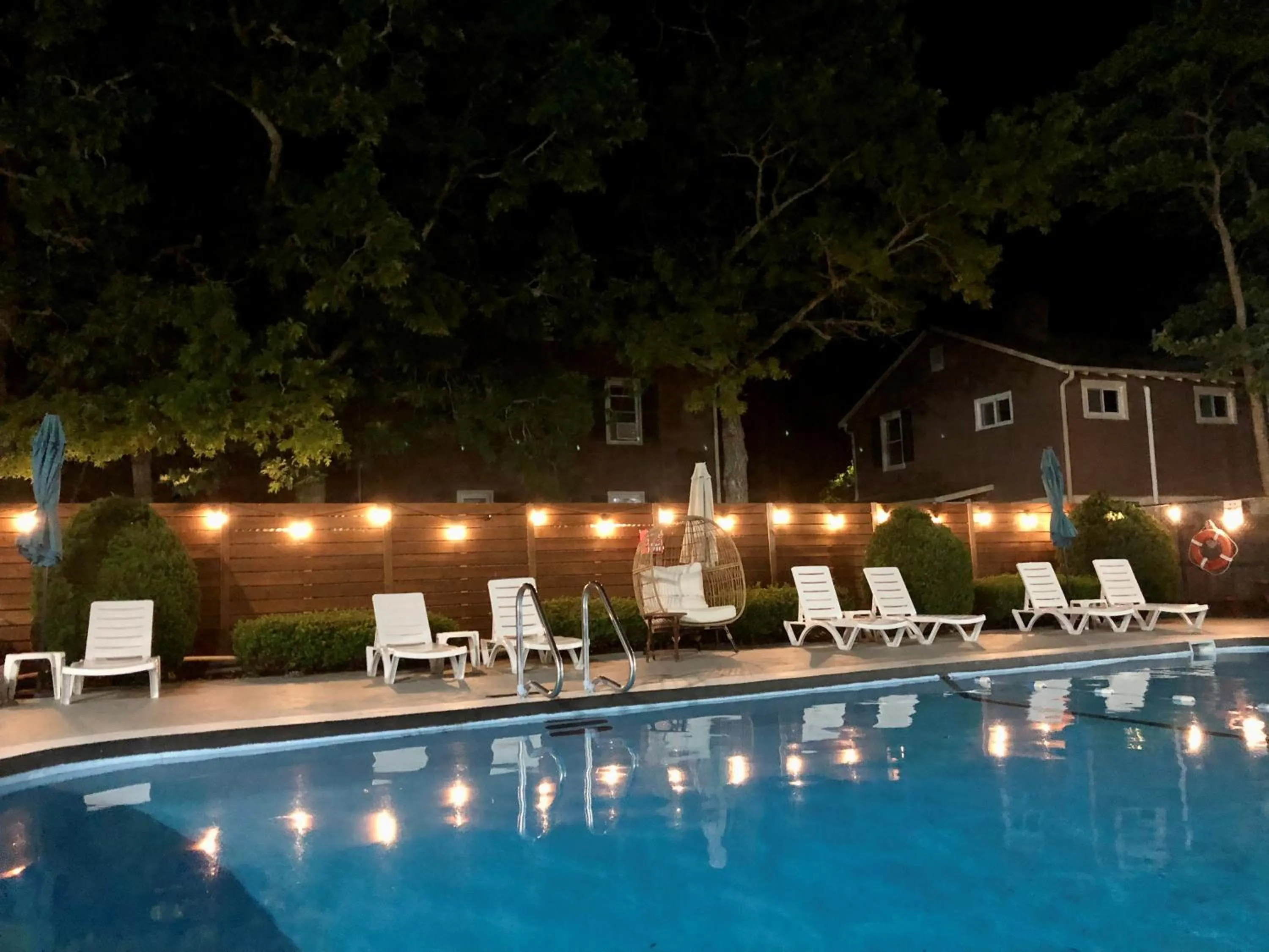 Swimming pool in Ocean Breeze Motel