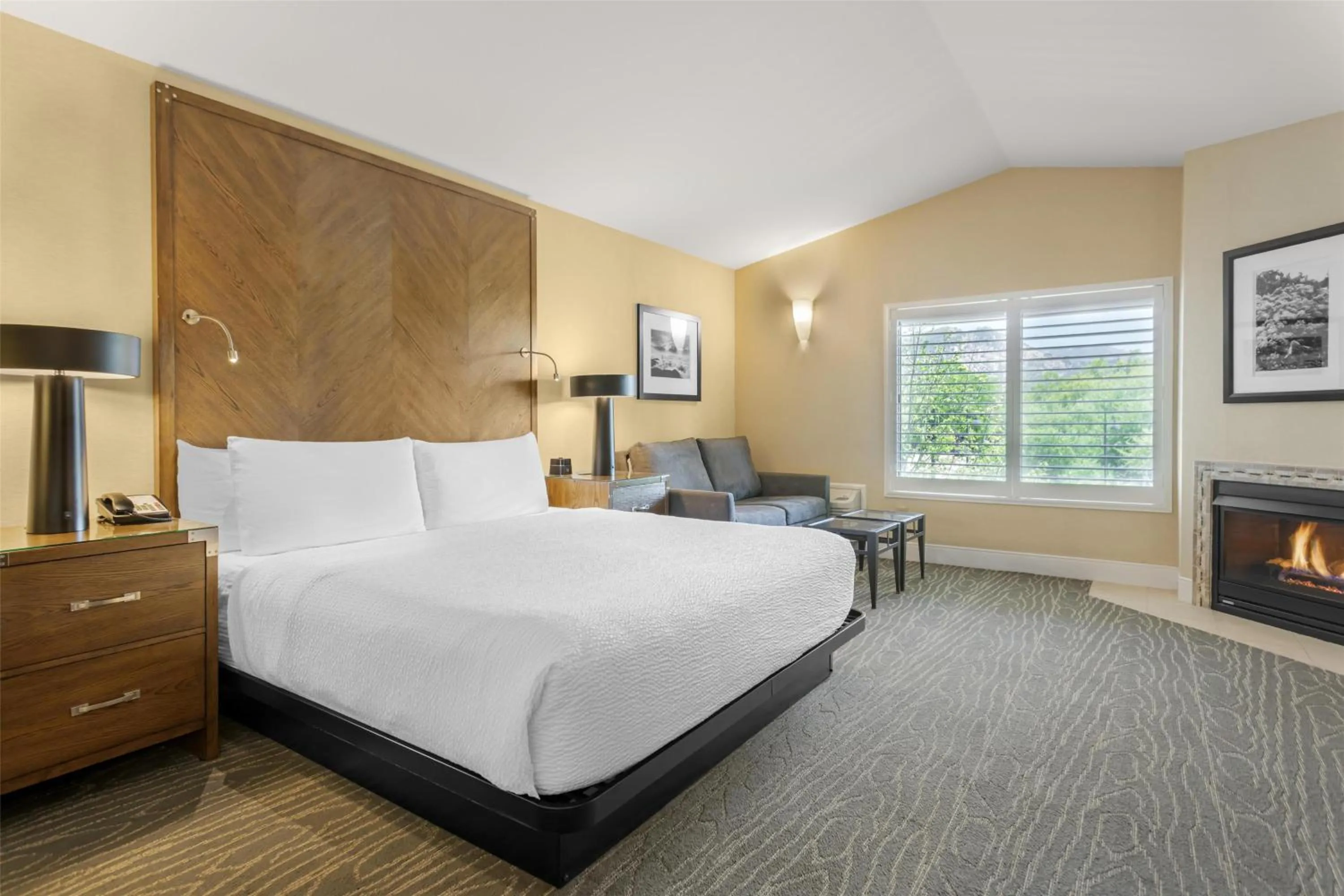 Photo of the whole room, Bed in Best Western Plus Stevenson Manor