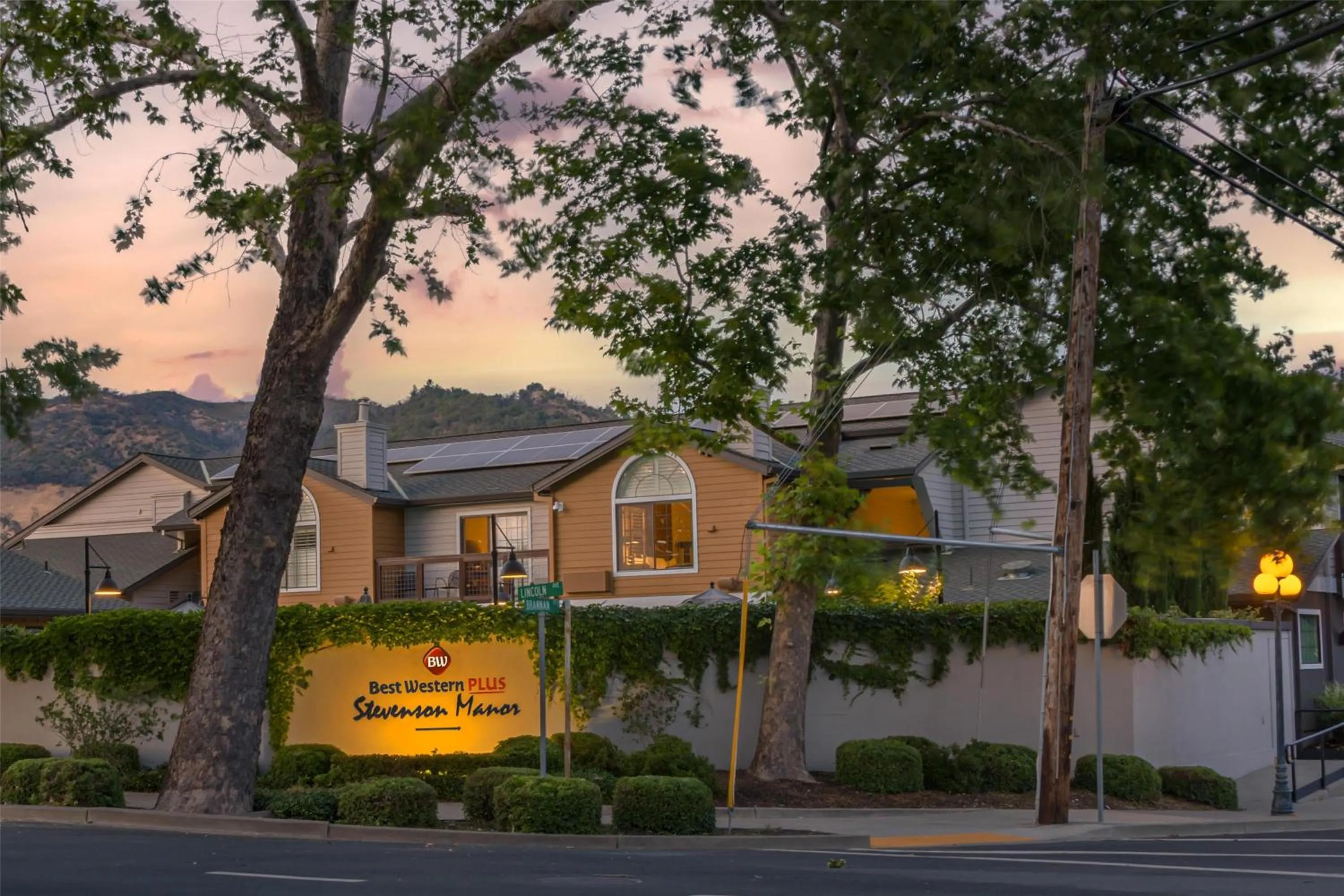 Property building in Best Western Plus Stevenson Manor