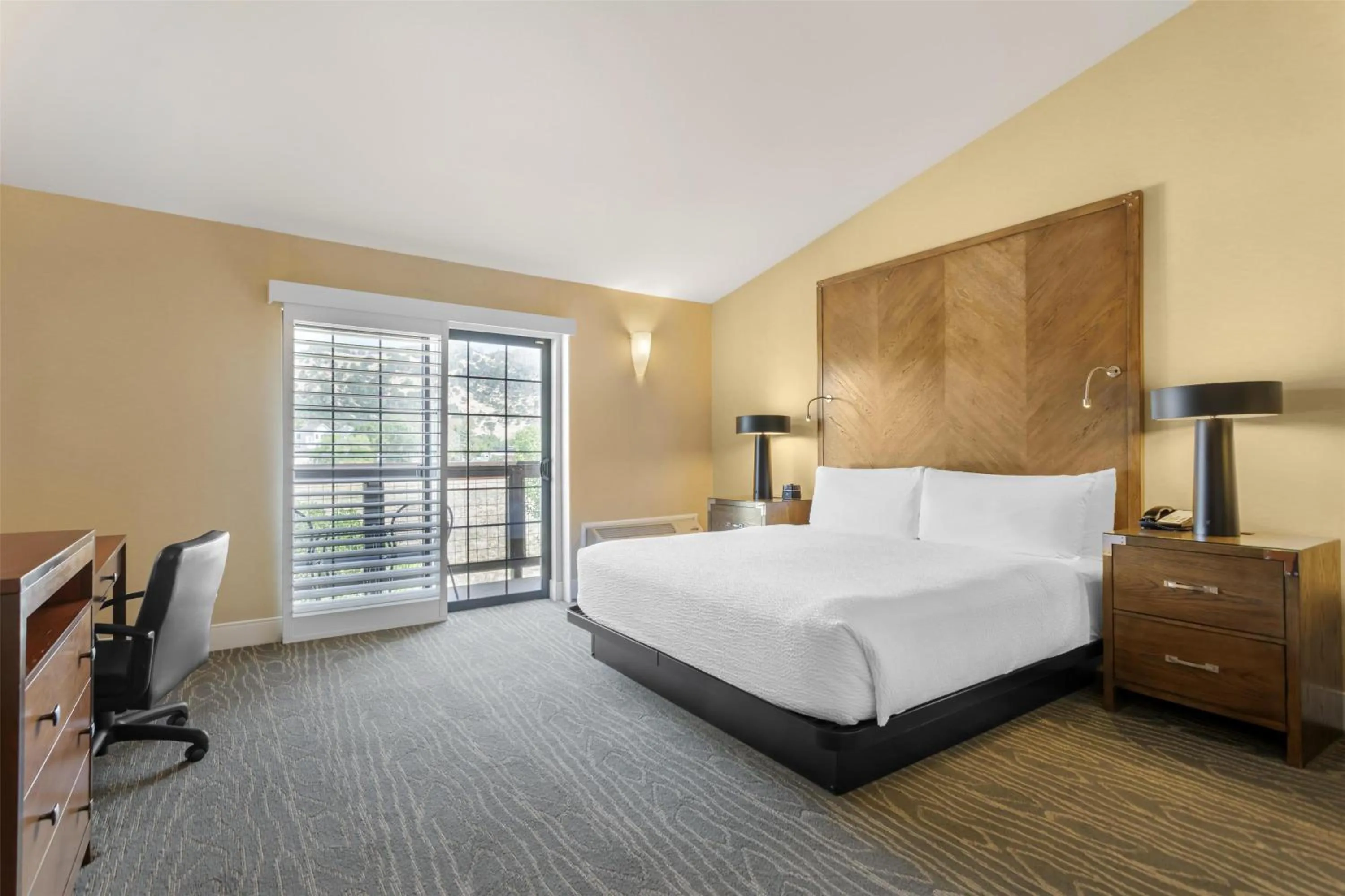 Bedroom, Bed in Best Western Plus Stevenson Manor