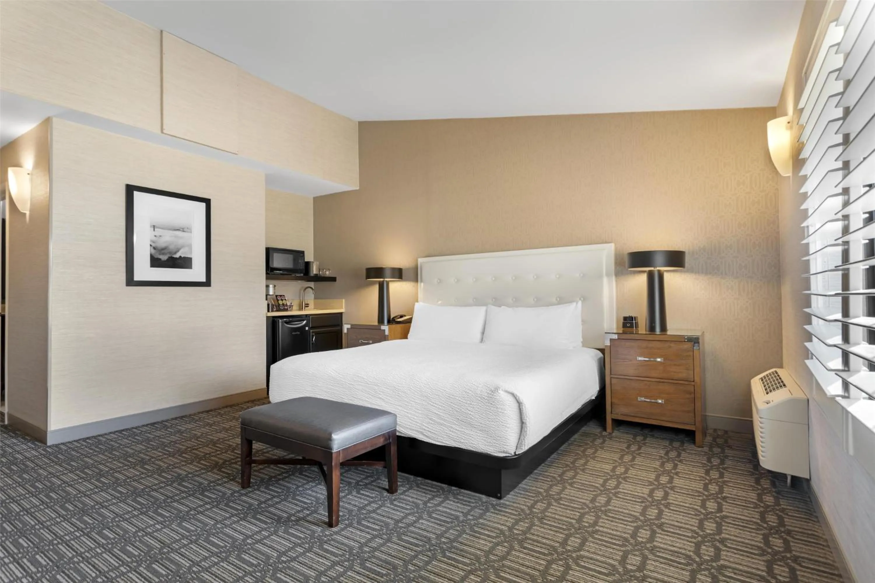 Bedroom, Bed in Best Western Plus Stevenson Manor