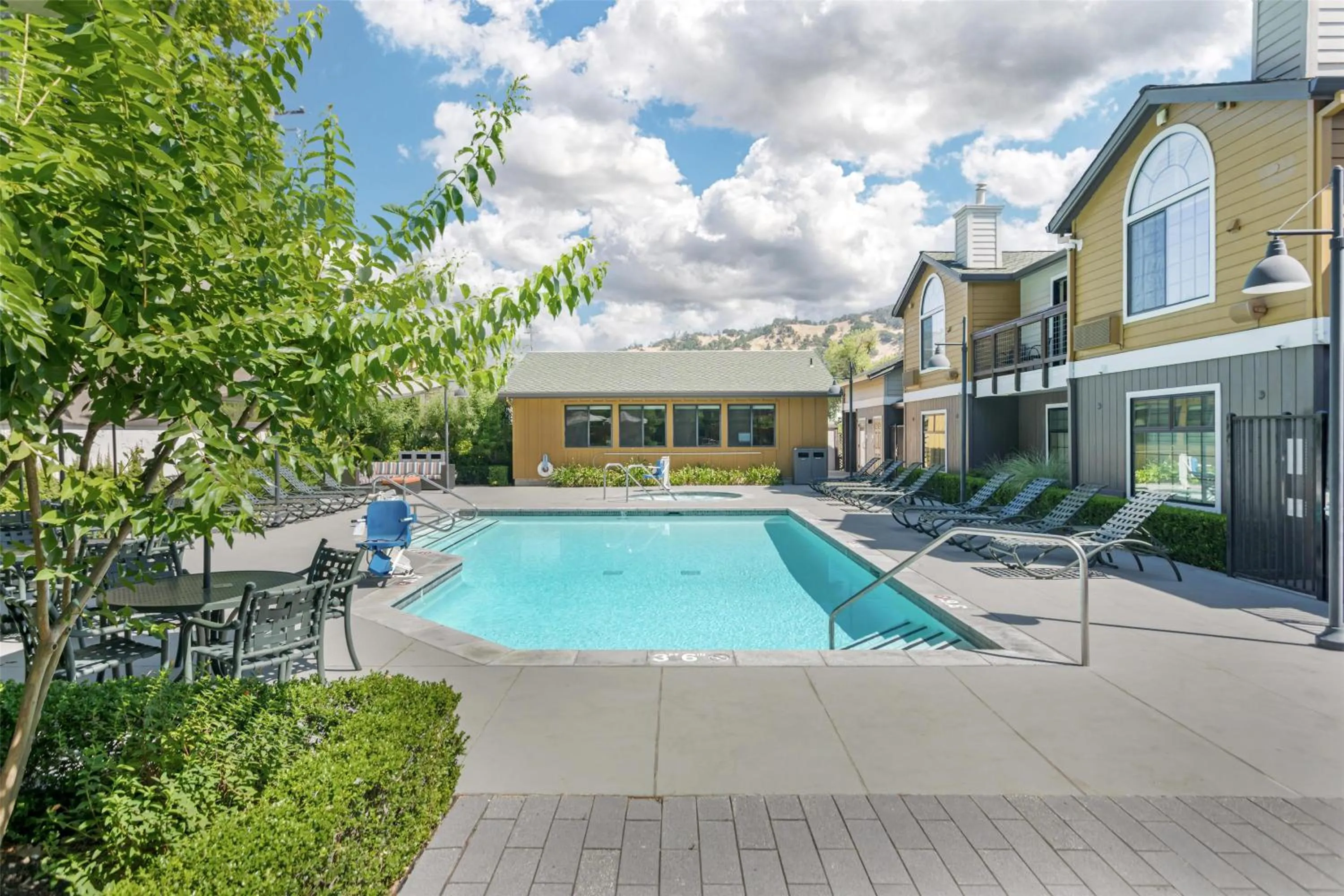 Pool view in Best Western Plus Stevenson Manor