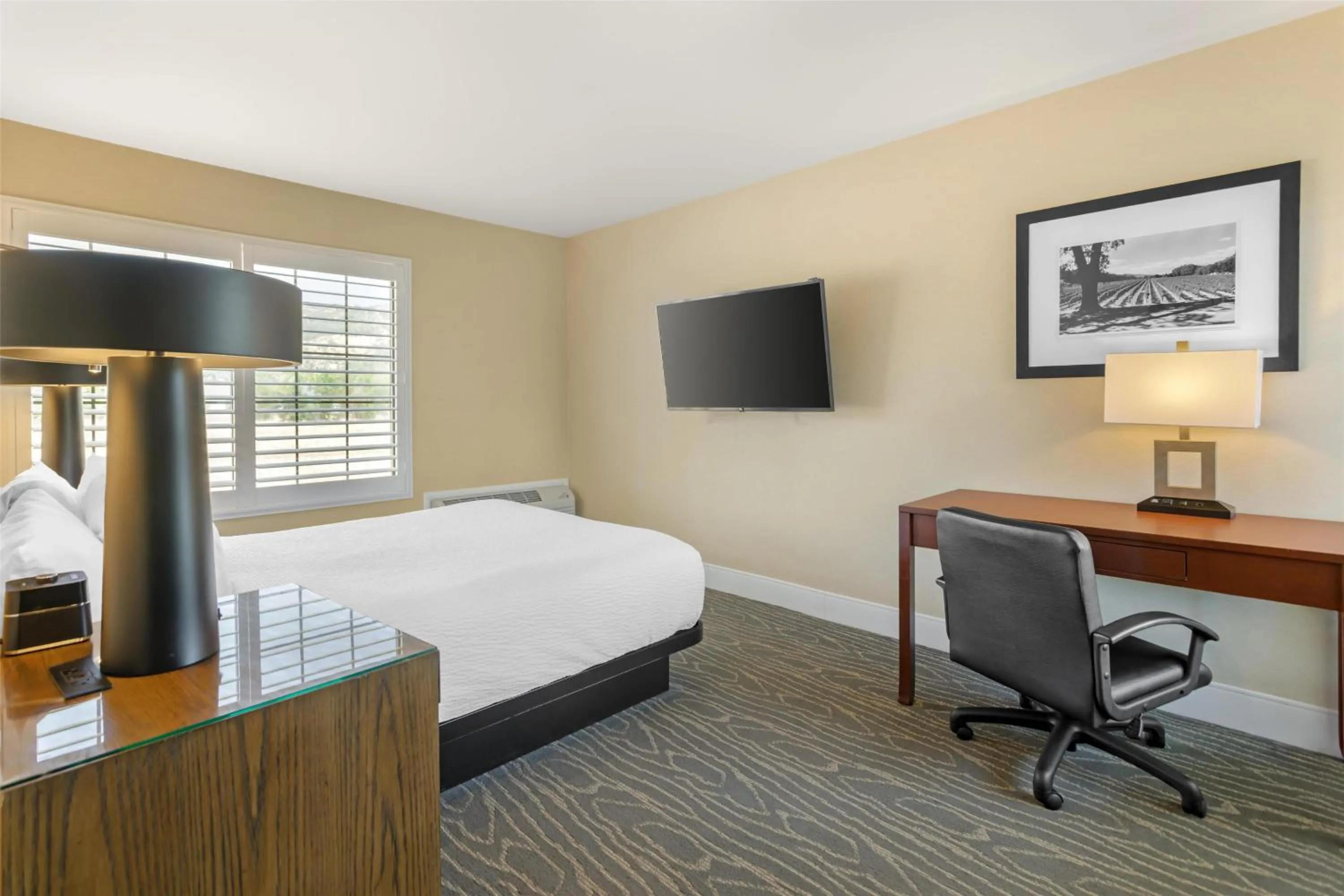 Bedroom, Bed in Best Western Plus Stevenson Manor