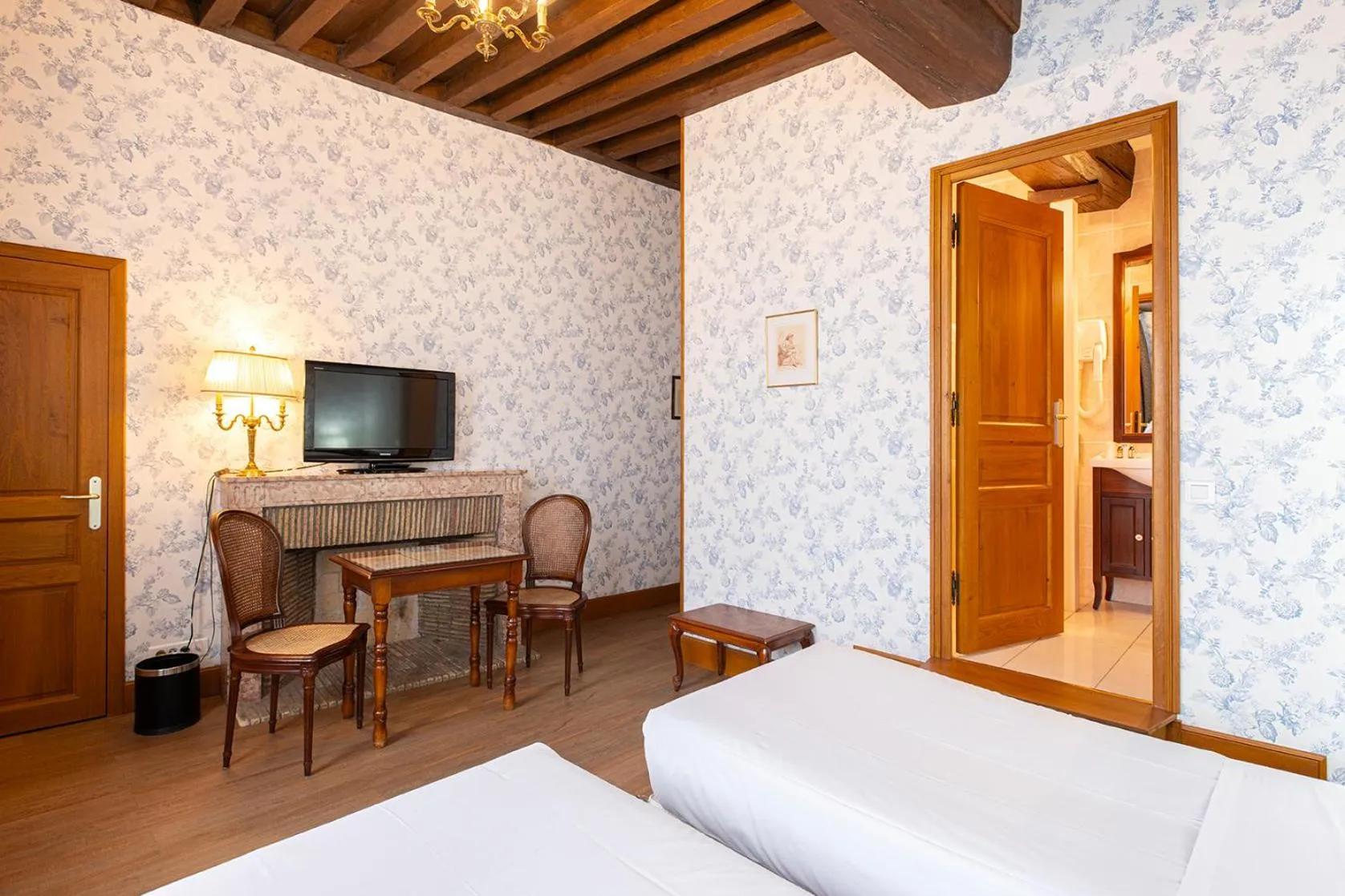 Photo of the whole room, Bed in Logis Hôtel Belle Epoque