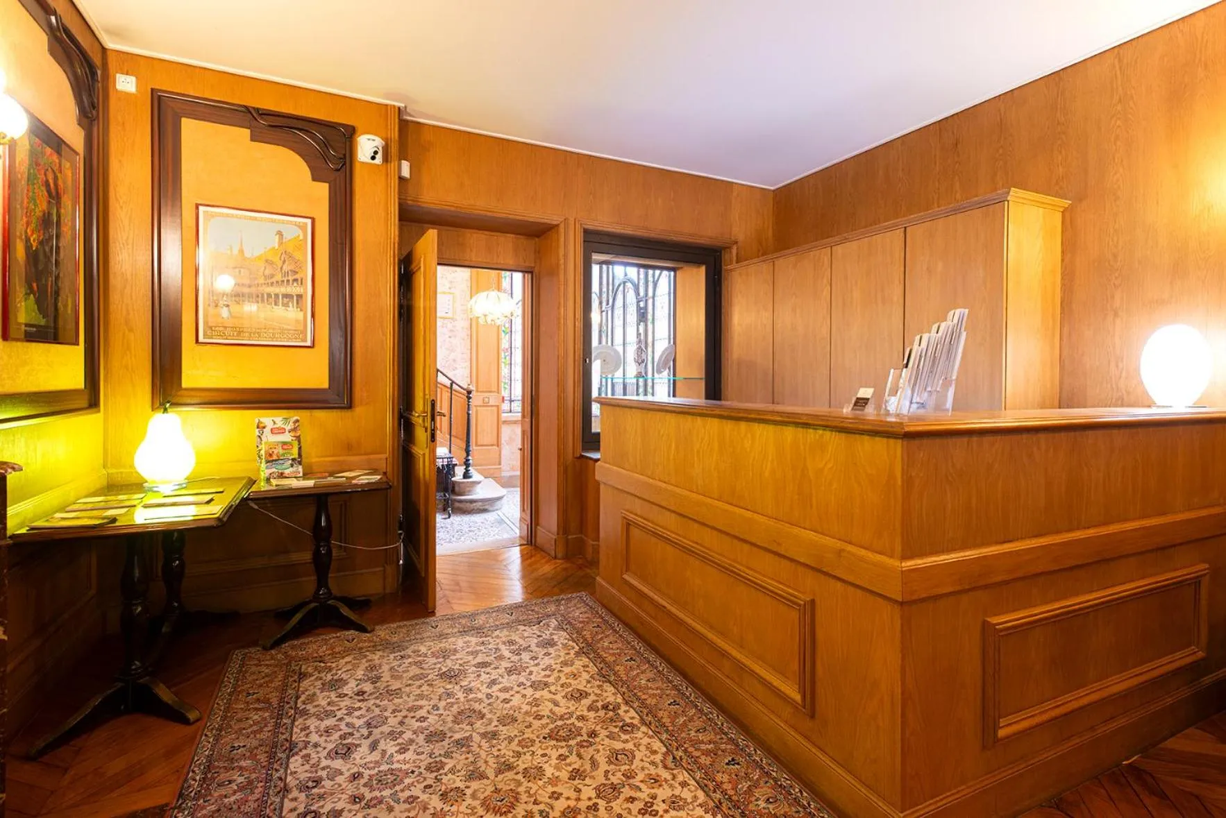 Lobby or reception in Logis Hôtel Belle Epoque