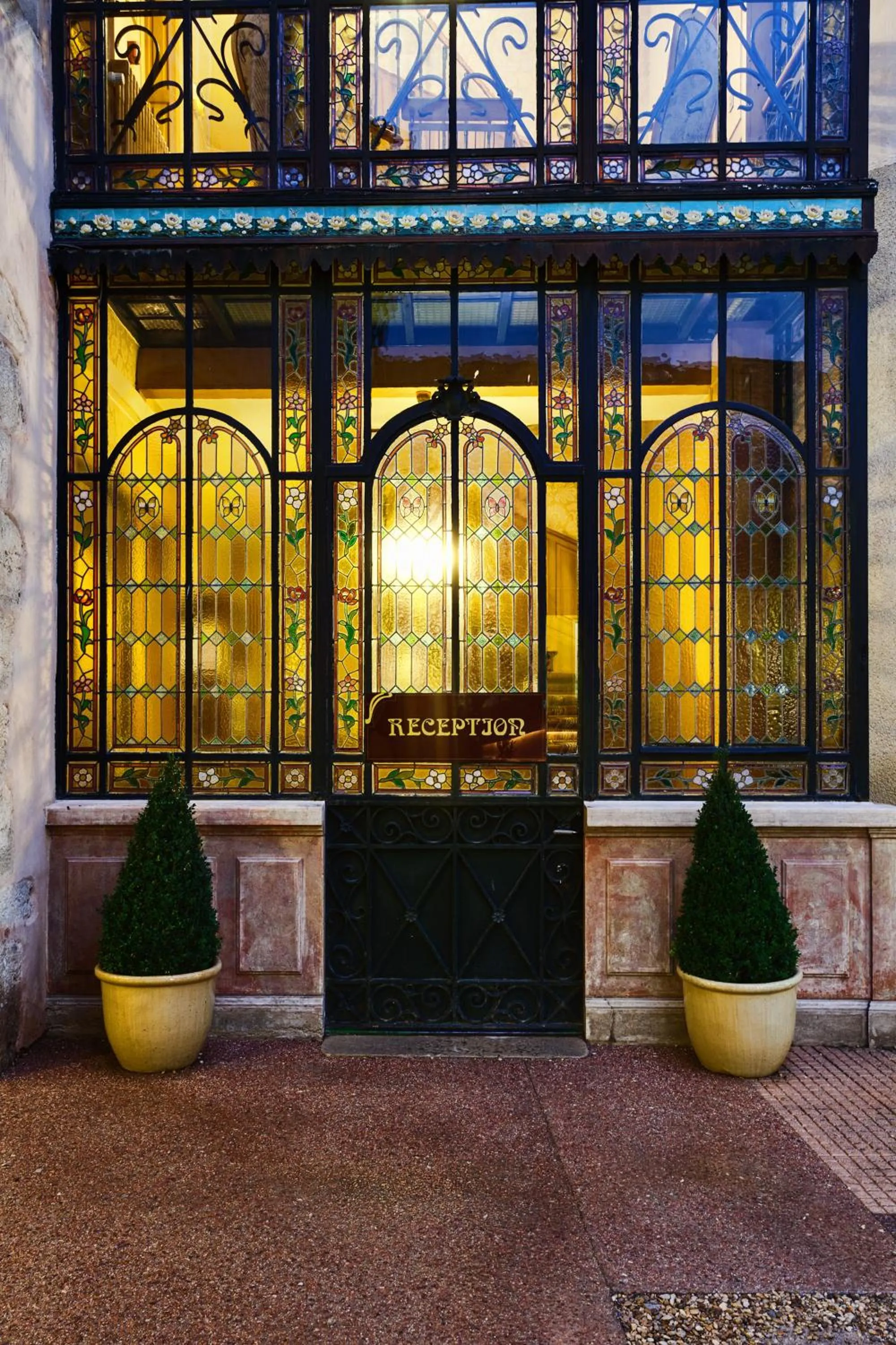 Facade/entrance in Logis Hôtel Belle Epoque