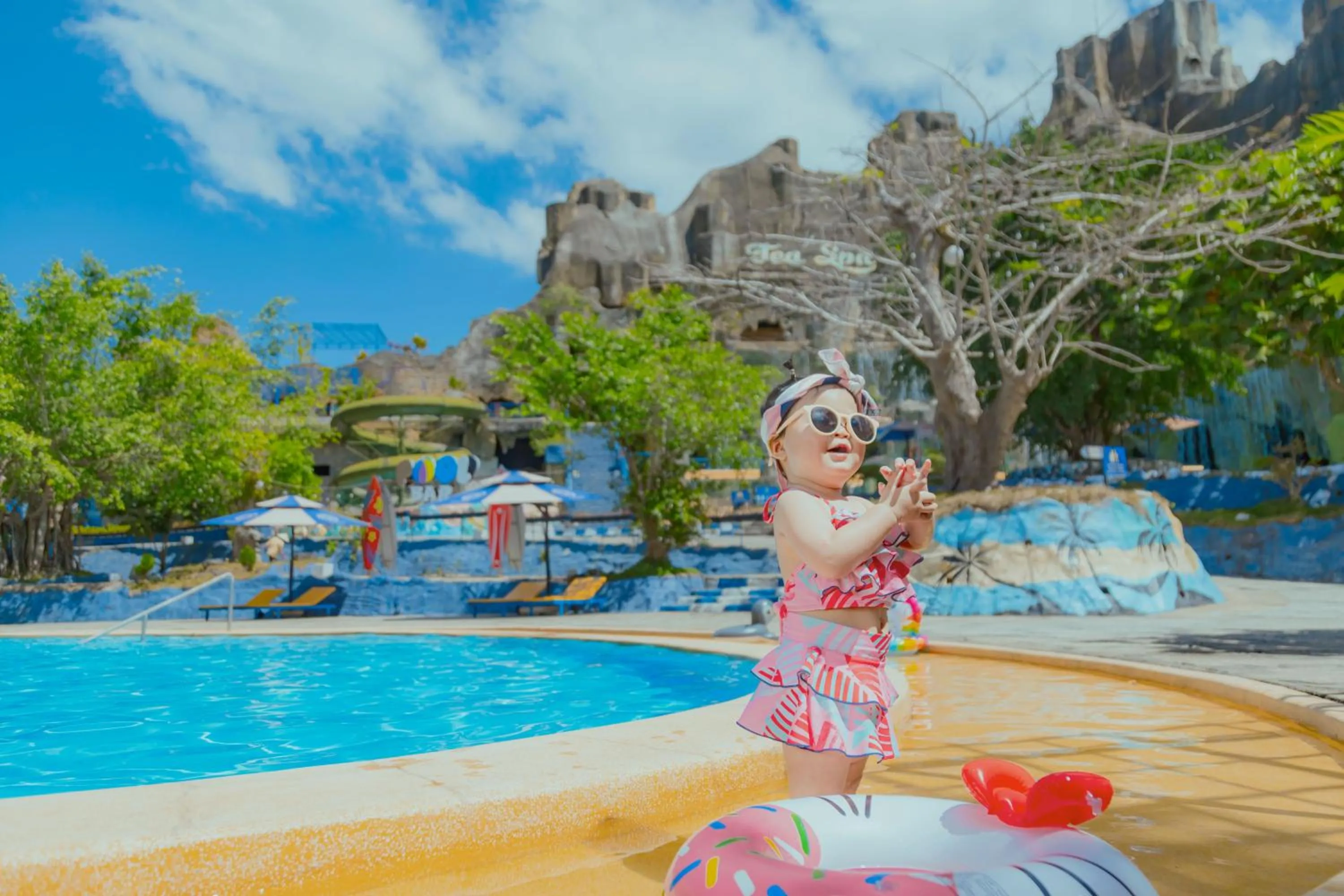 Swimming pool in Tea Resort