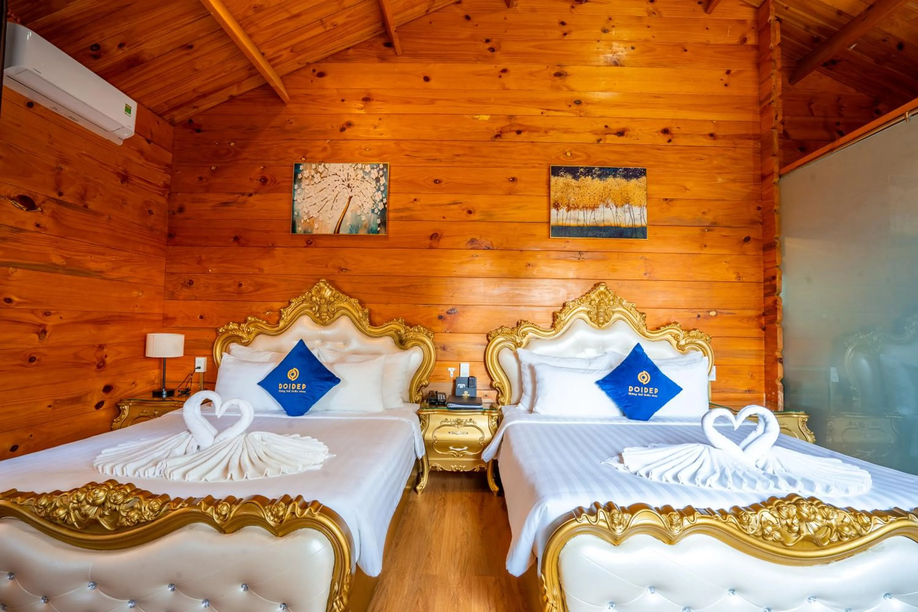 Living room, Bed in Tea Resort